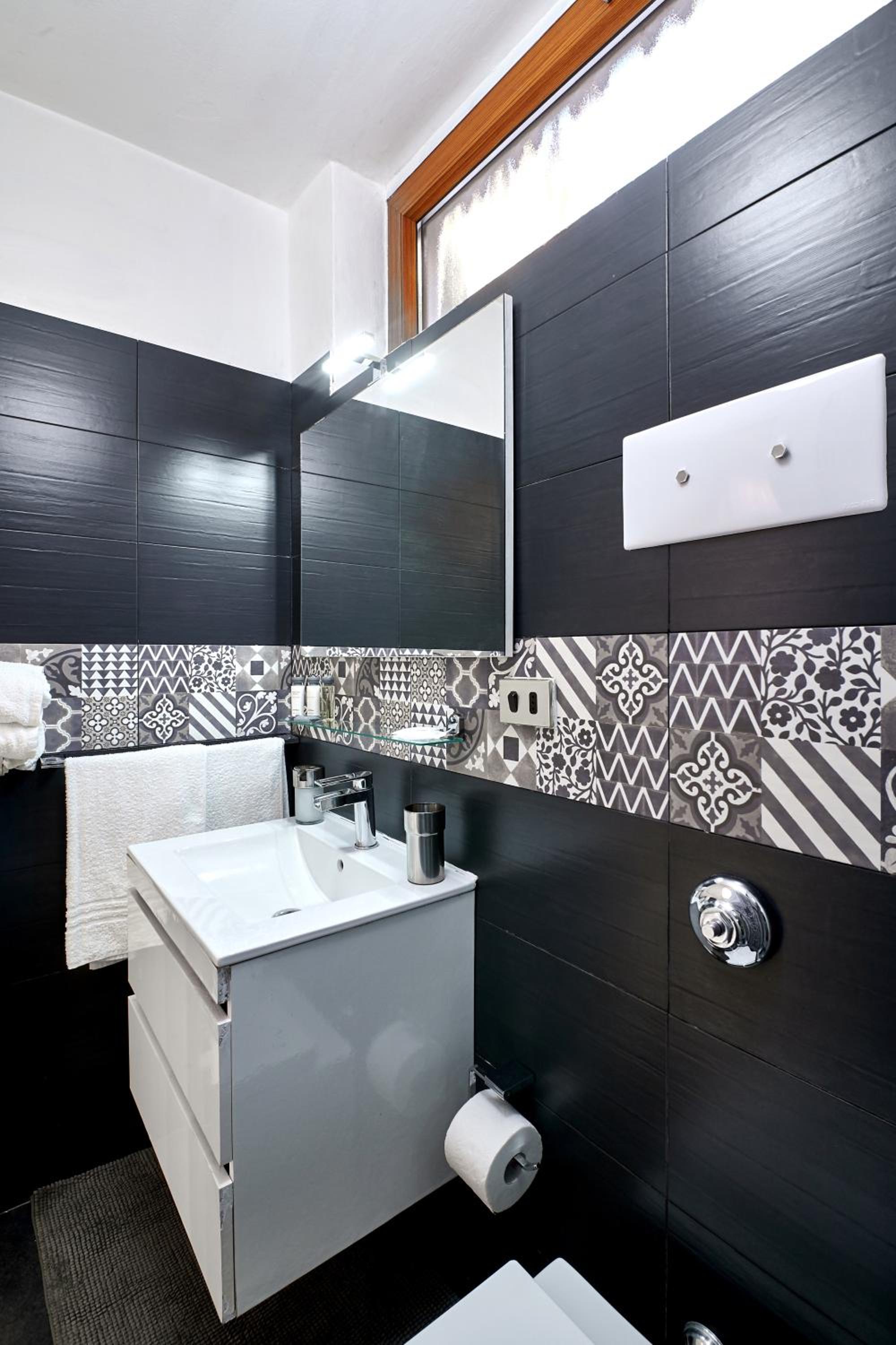 Suite - Photo 19