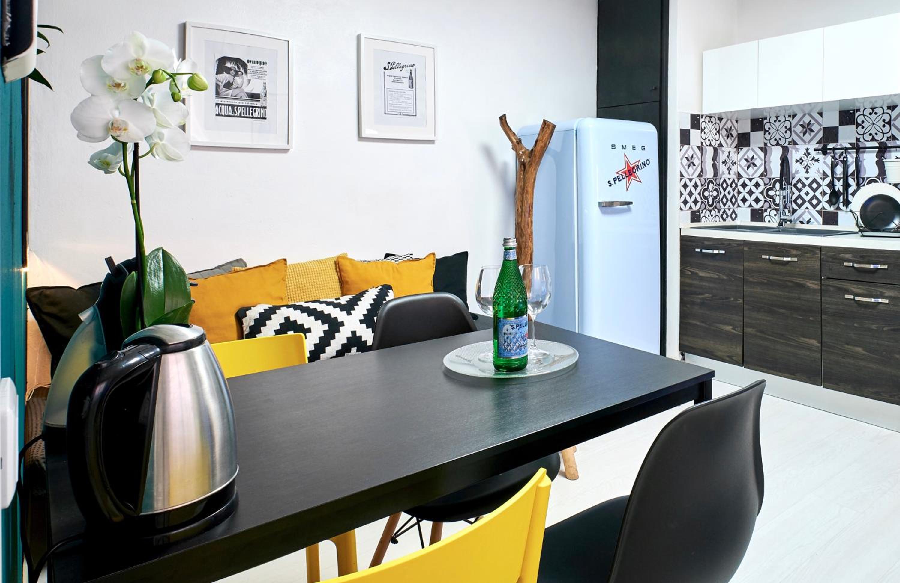 Suite - Photo 37