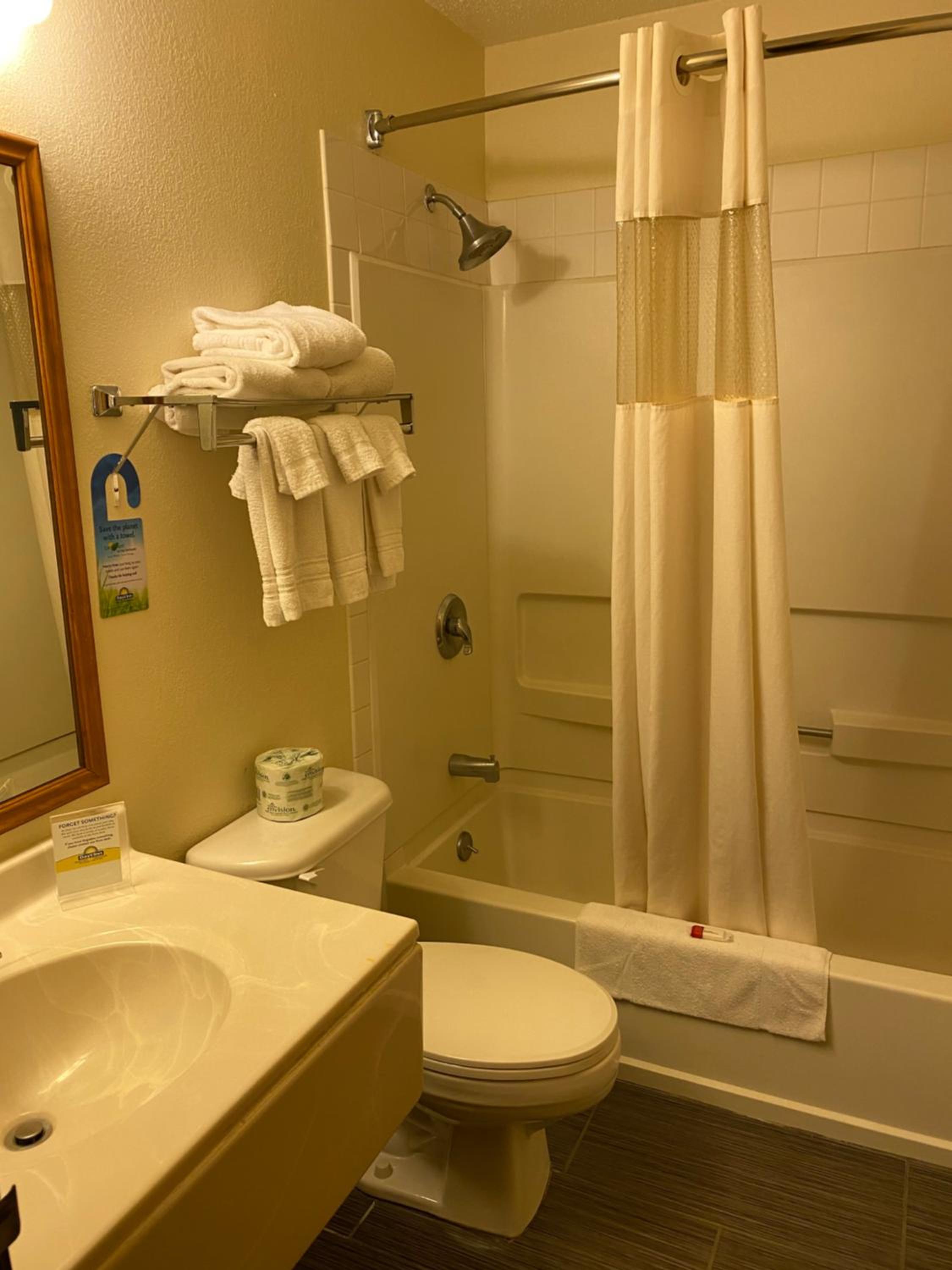 King Room - Non-Smoking - Photo 3
