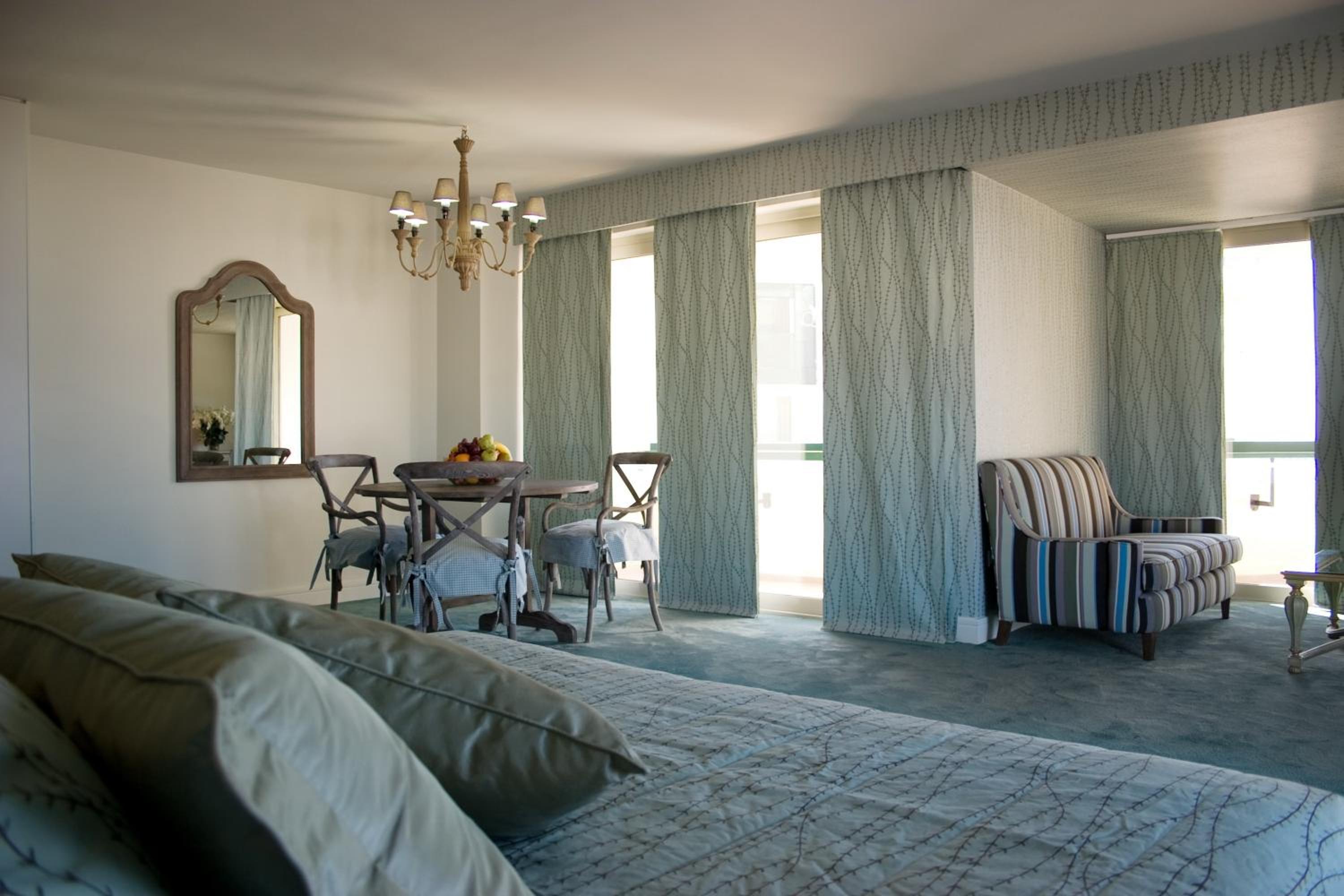 Mythica Executive Suite, Sea View
