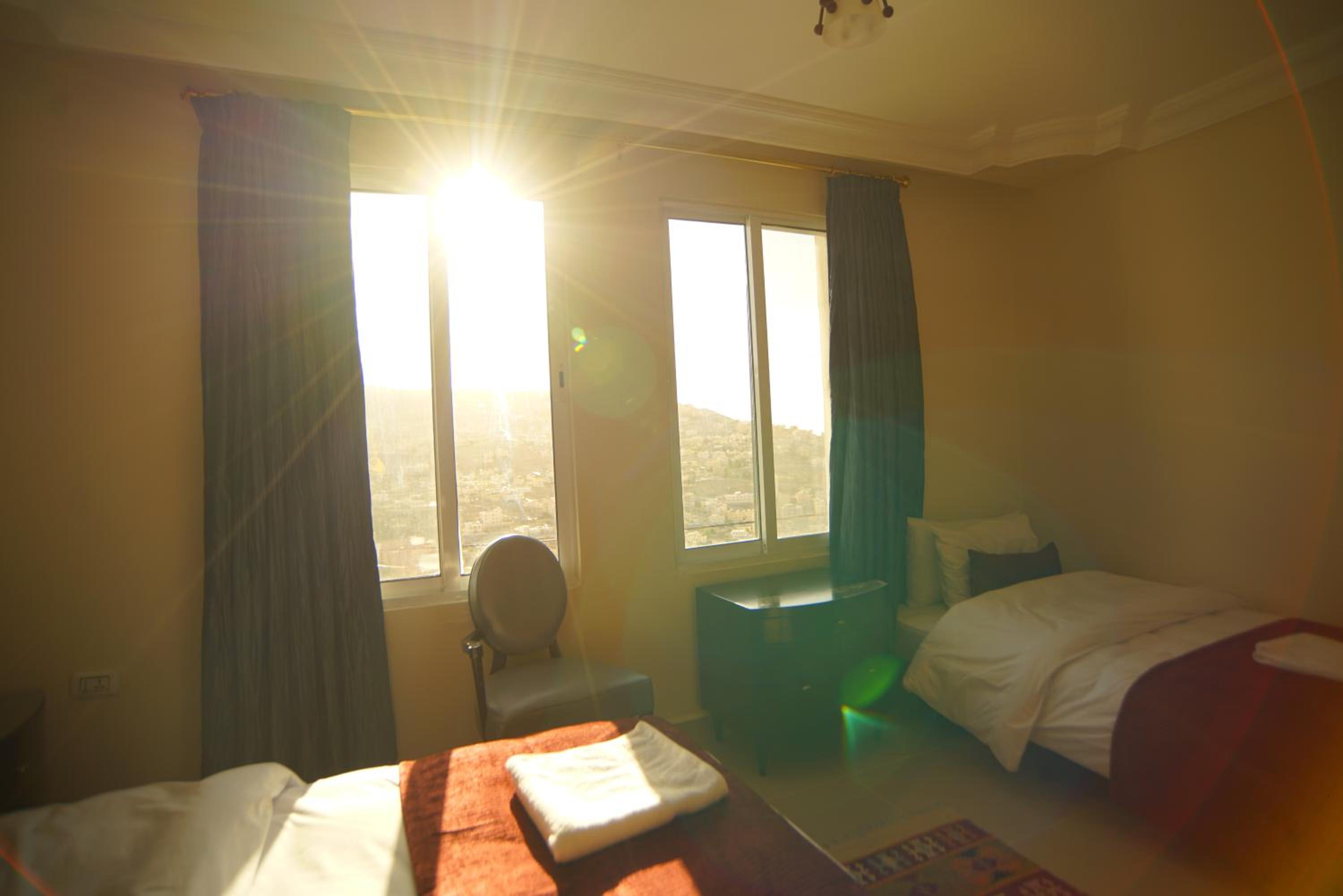 Family Room with Mountain View - Photo 7