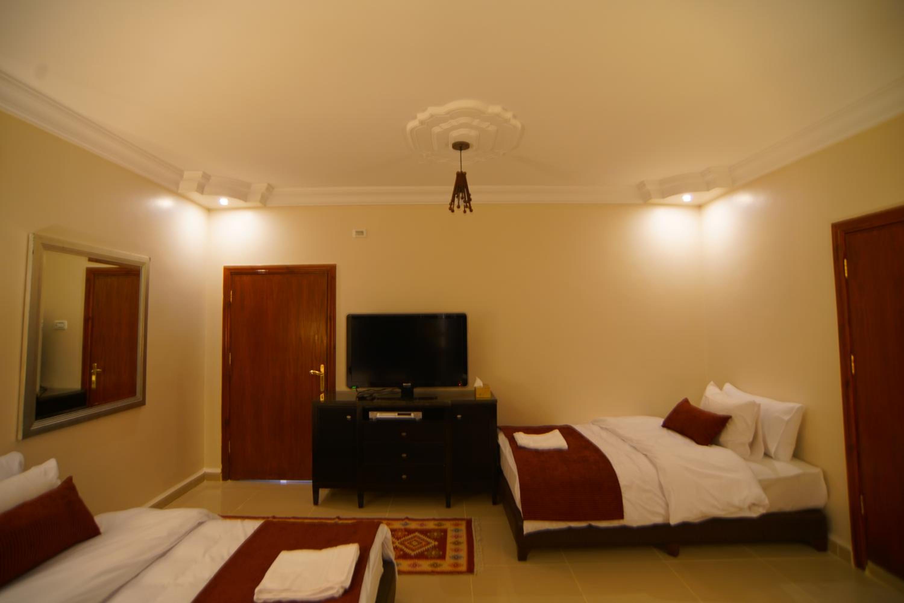 Quadruple Room with Mountain View - Photo 11
