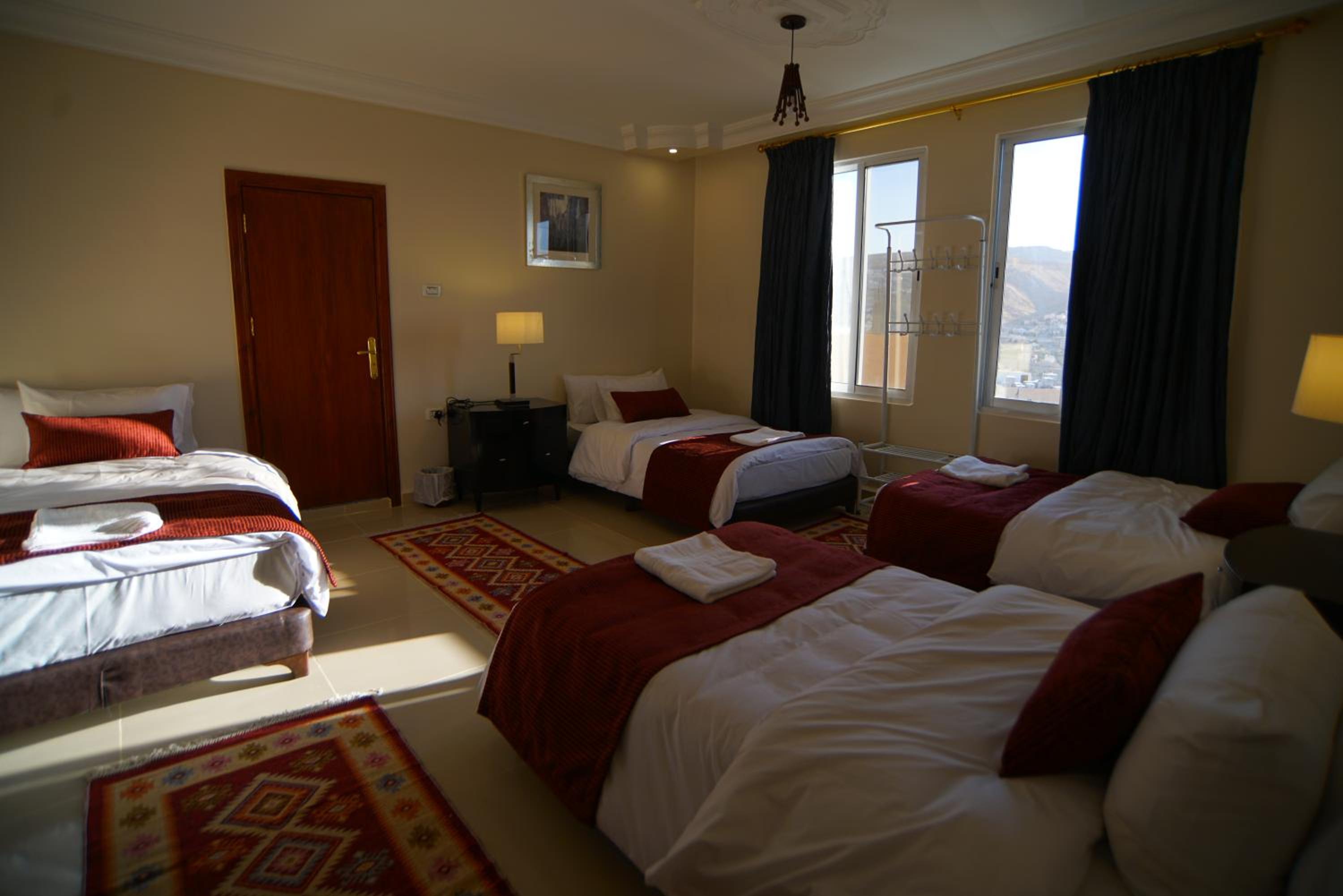 Quadruple Room with Mountain View - Photo 5