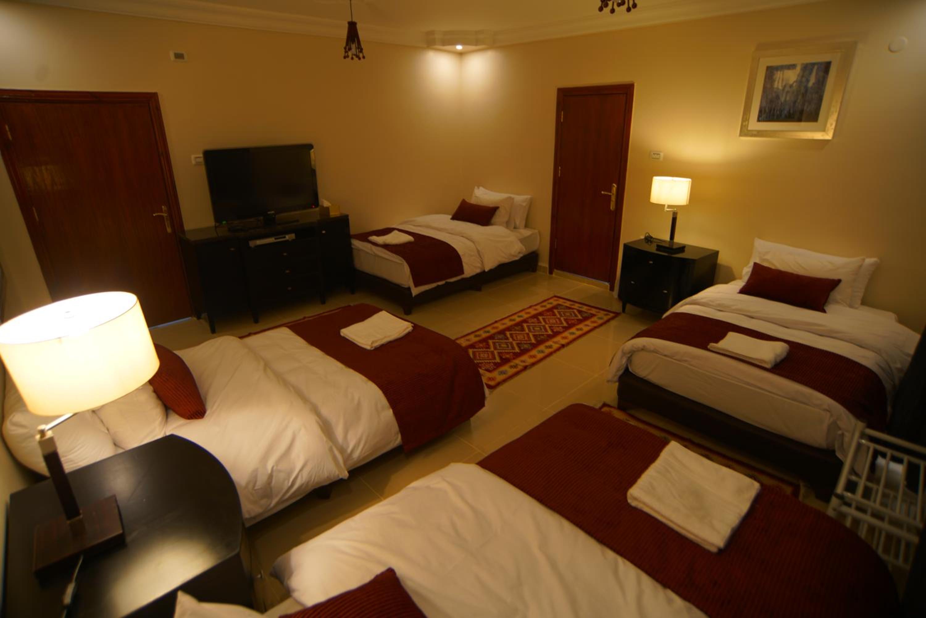Quadruple Room with Mountain View - Photo 4