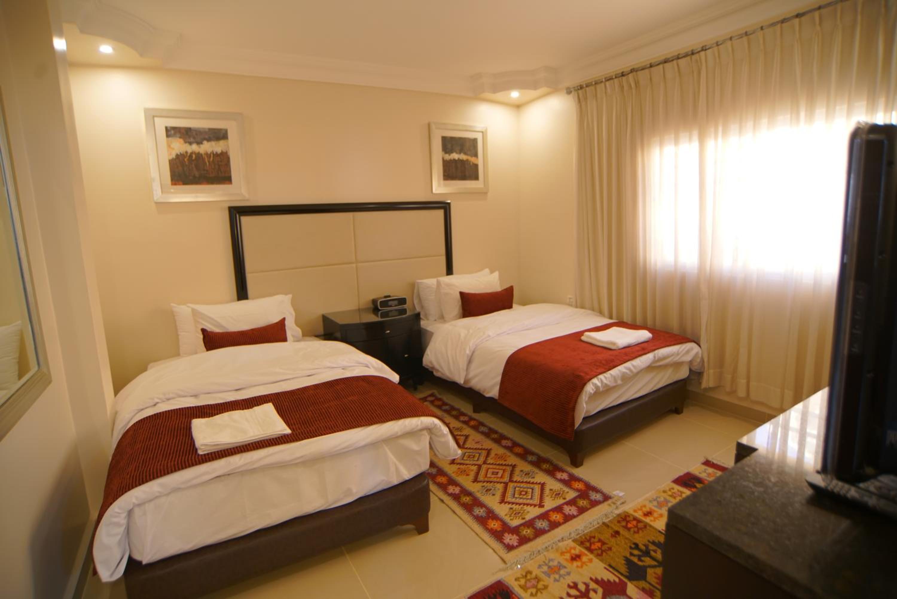 Twin Room with Balcony - Photo 10