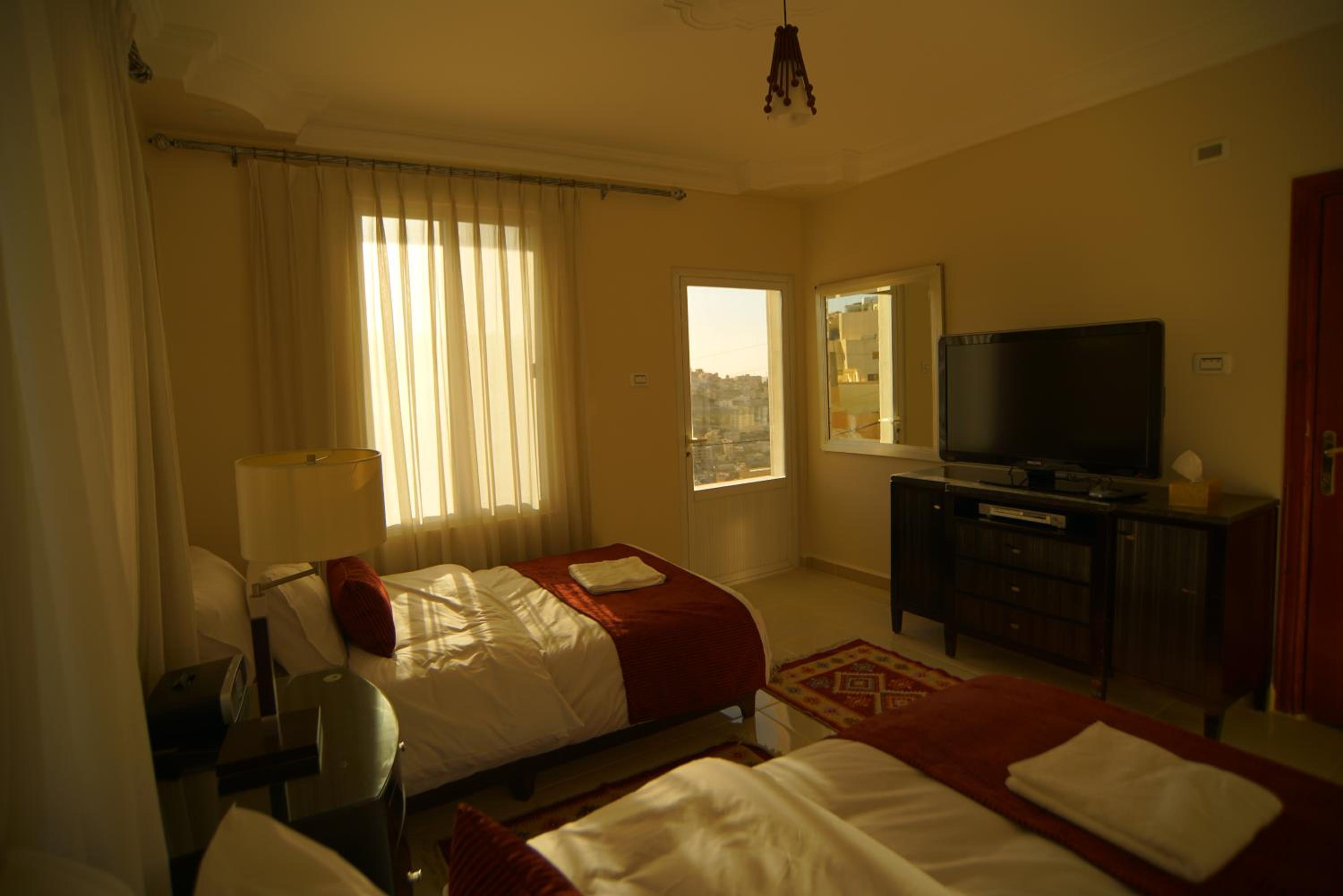 Twin Room with Balcony - Photo 4