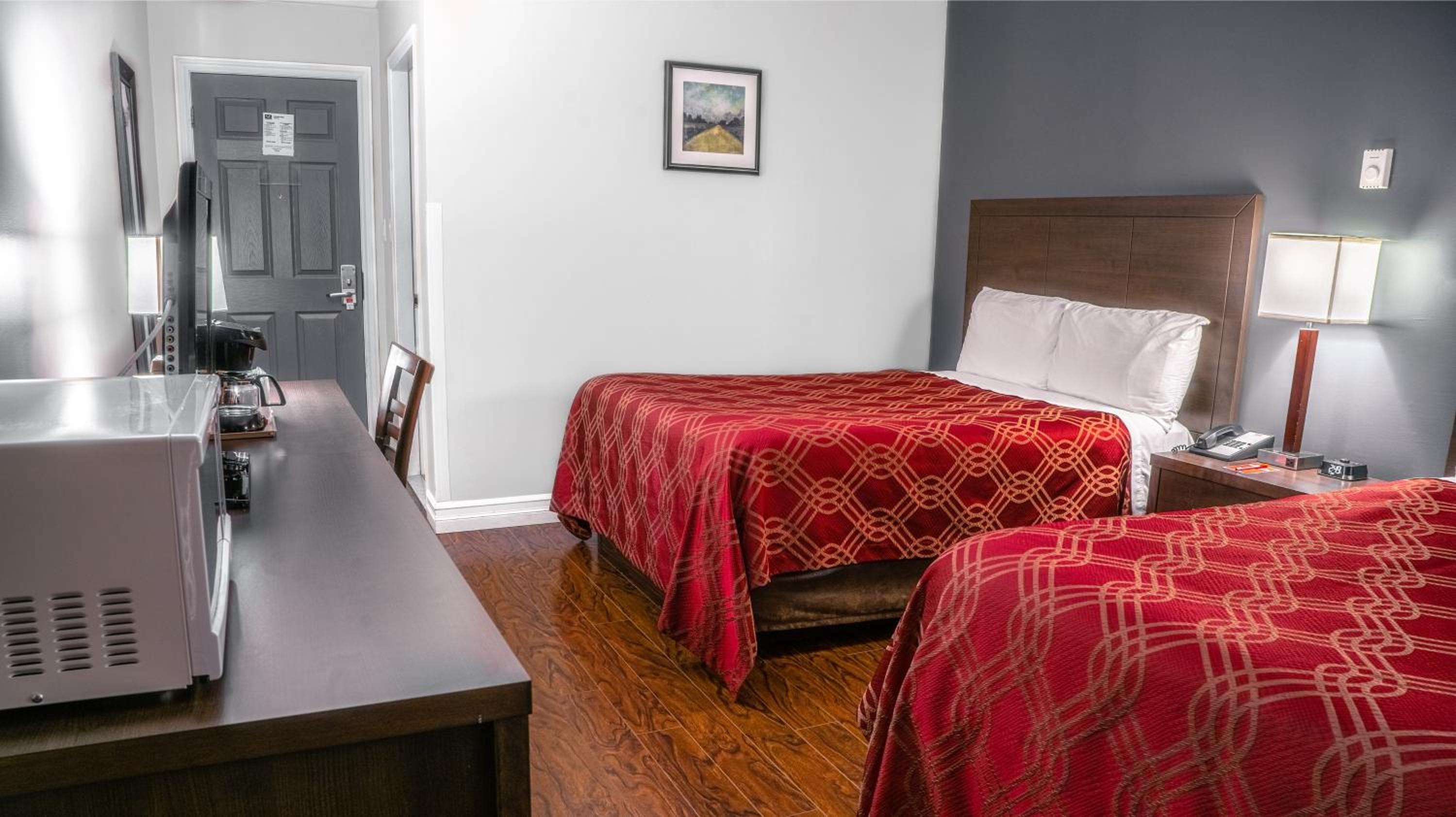 Queen Room With Two Queen Beds - Non-Smoking photo 2