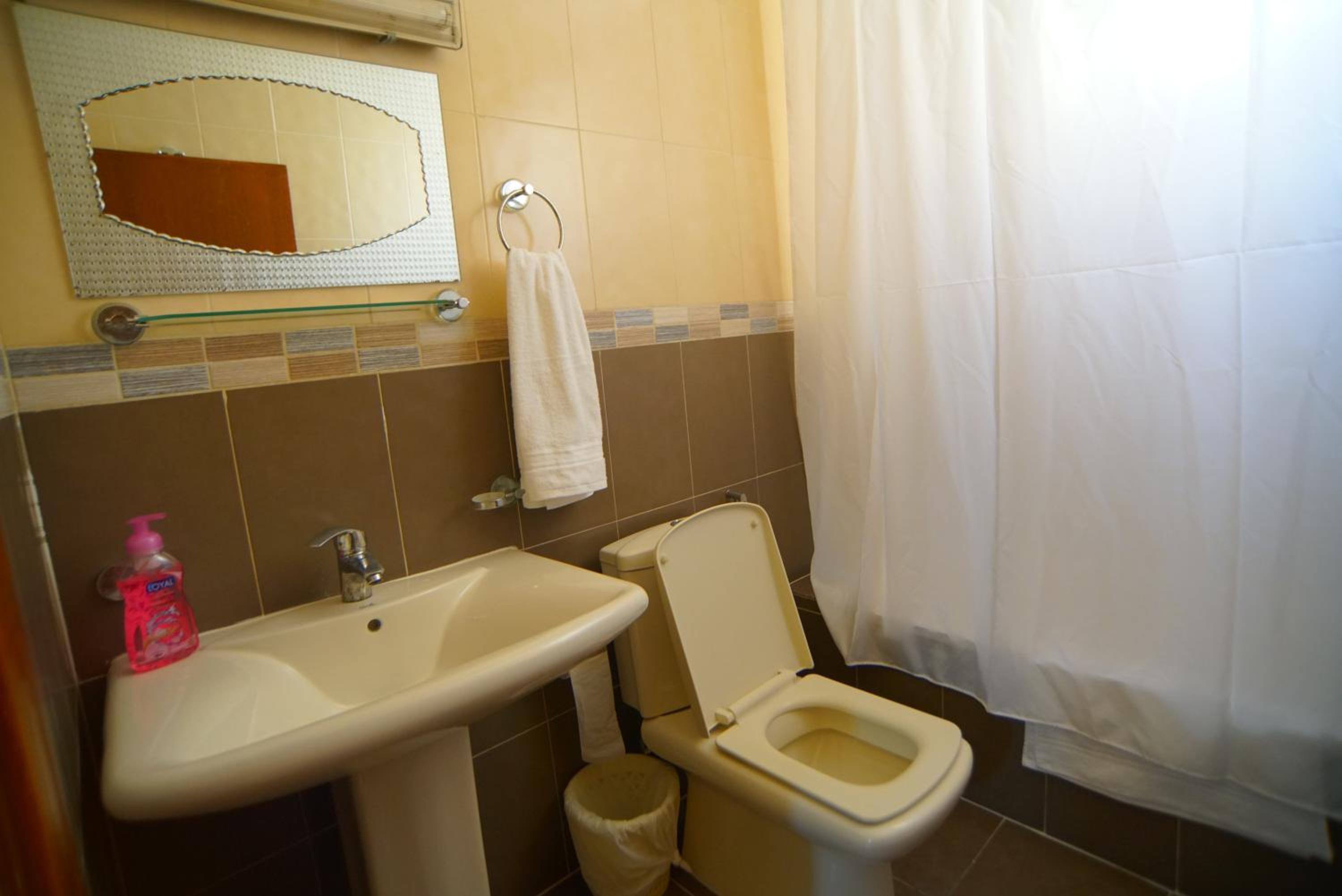 Twin Room with Balcony - Photo 17