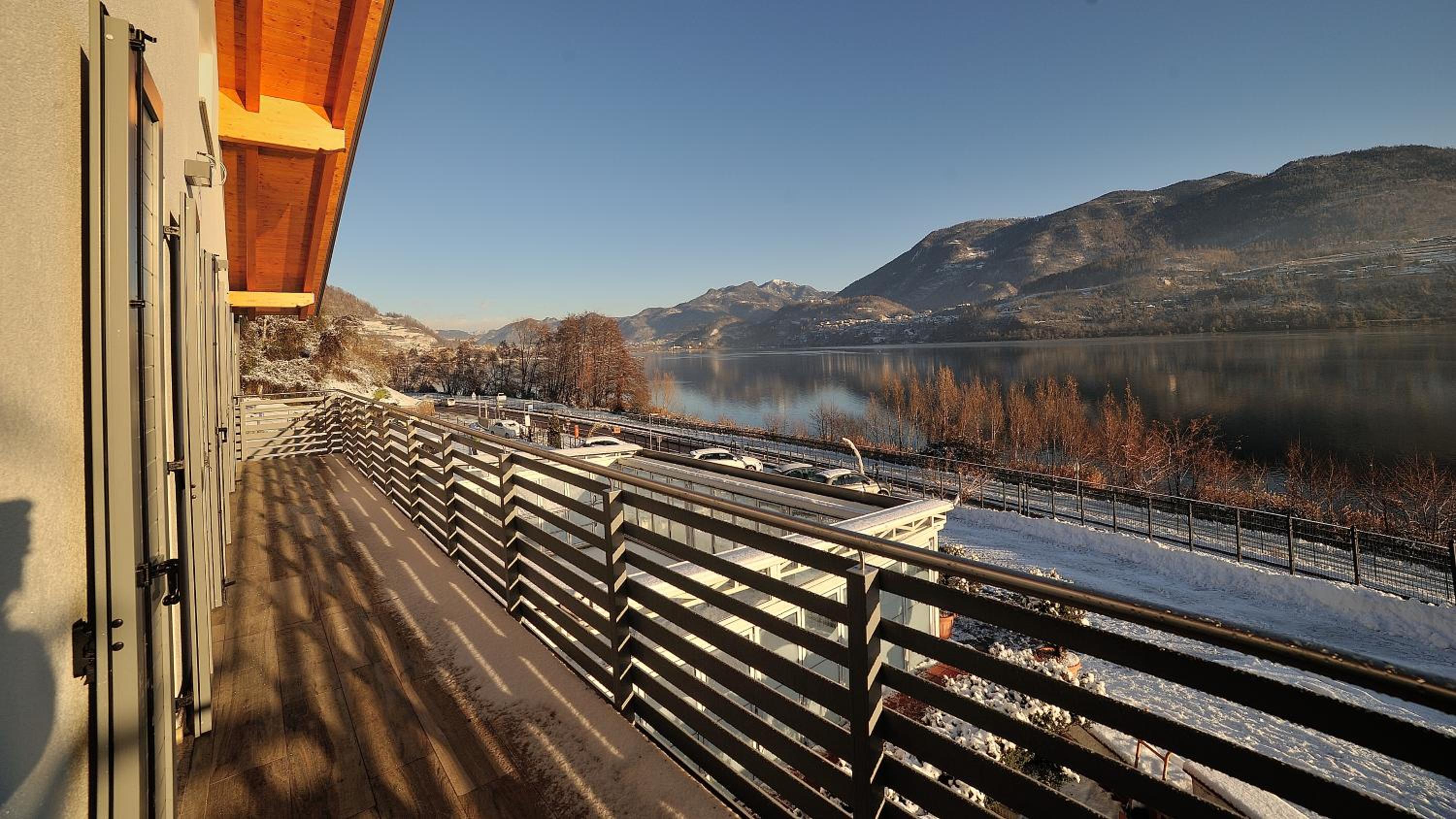 Superior Double or Twin Room with Lake View photo 2