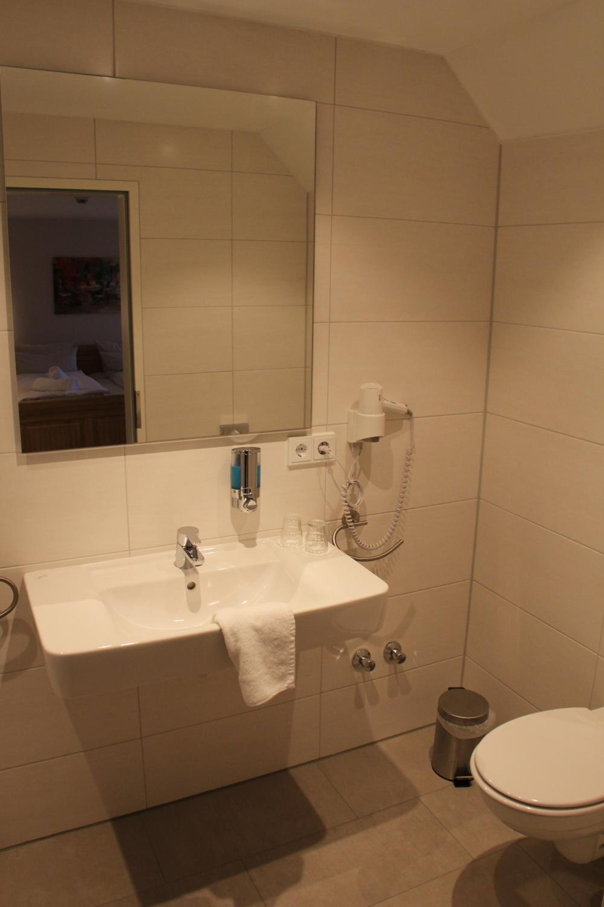 Double Room - Photo 6