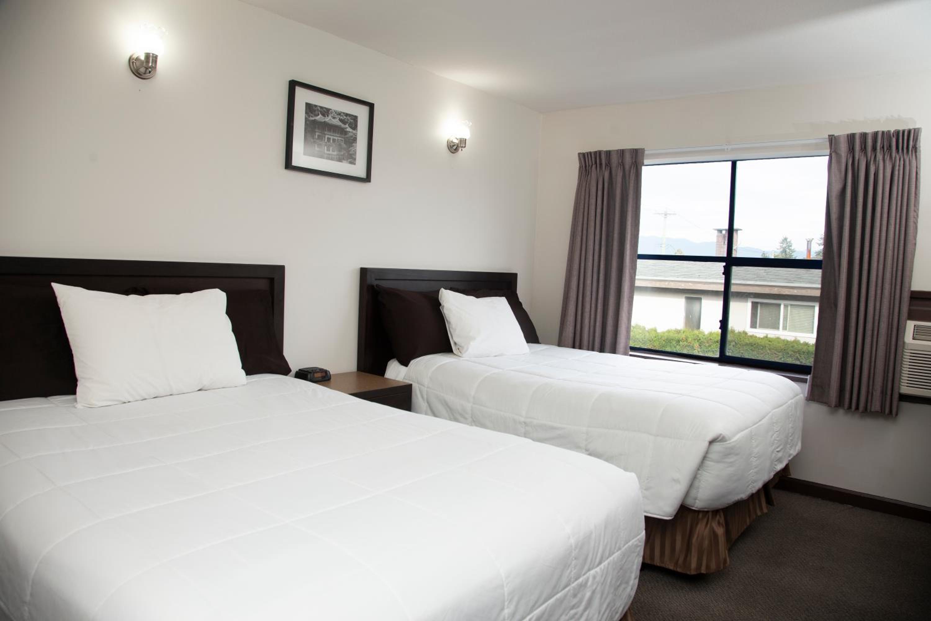 Standard Double Room with Two Double Beds - Photo 5