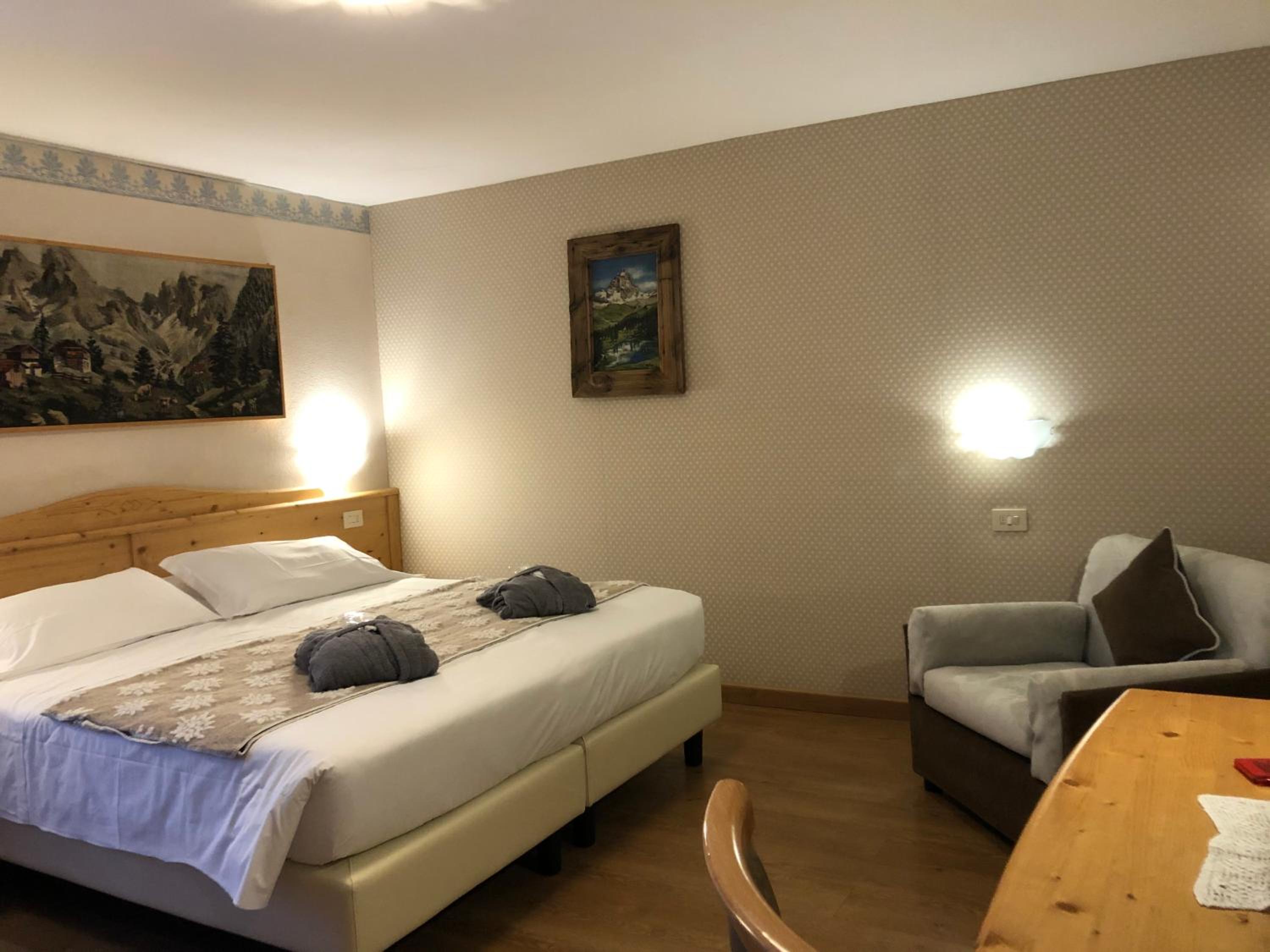Superior Double or Twin Room - Photo 8