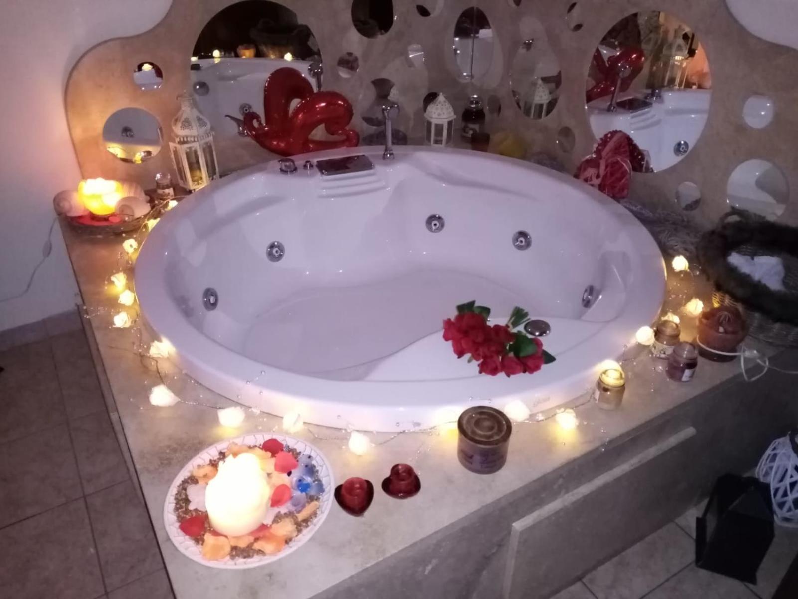 Queen Suite with Spa Bath - Photo 13