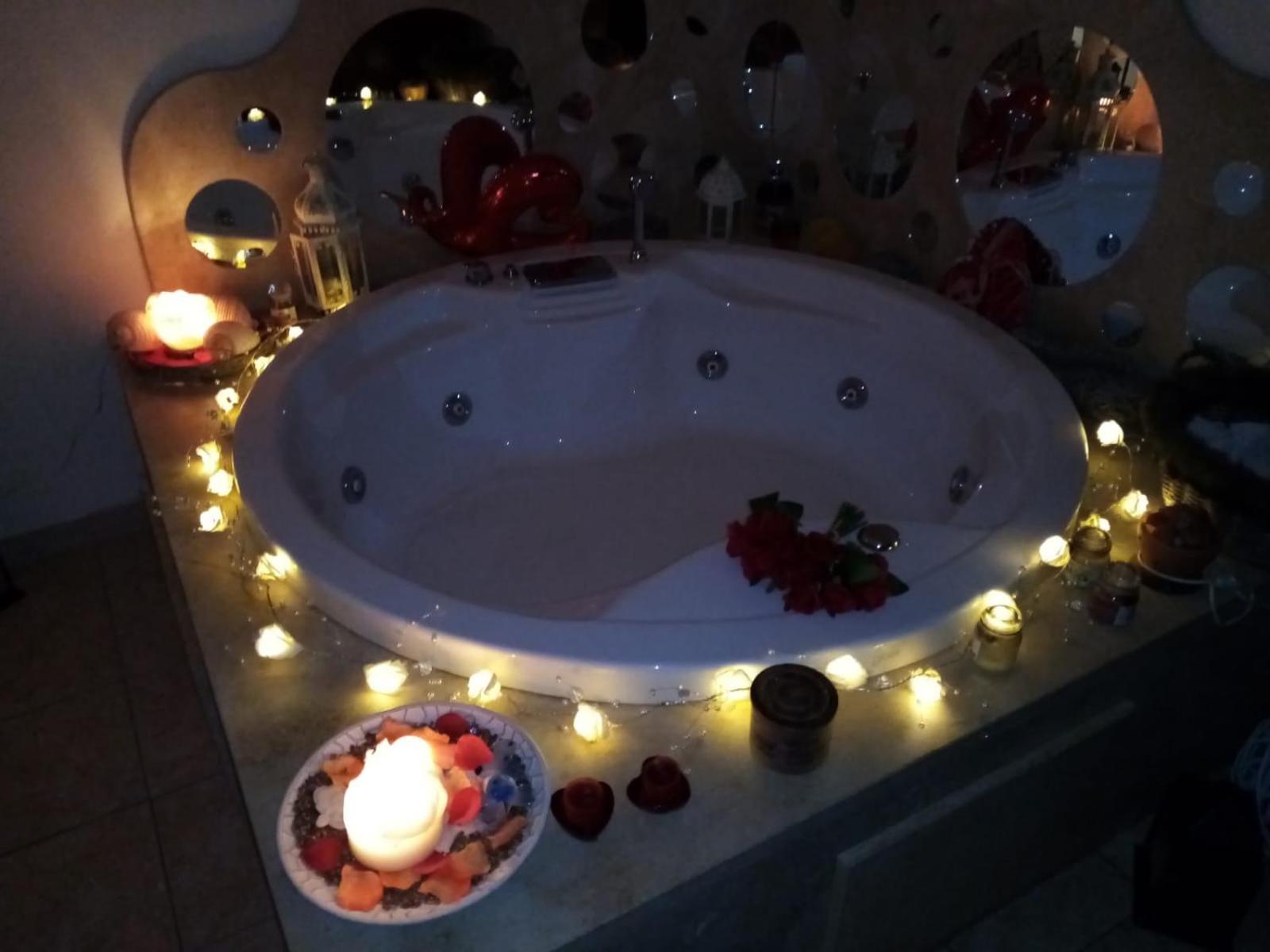 Queen Suite with Spa Bath - Photo 15