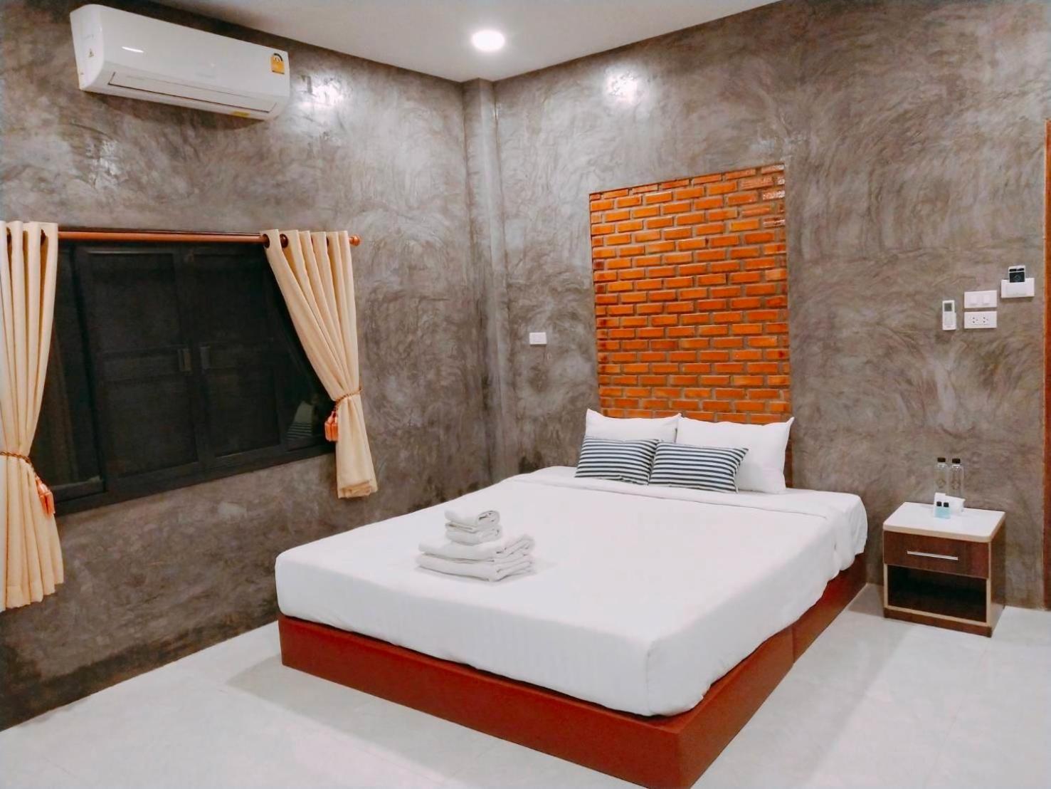 Deluxe Double Room - Photo 14