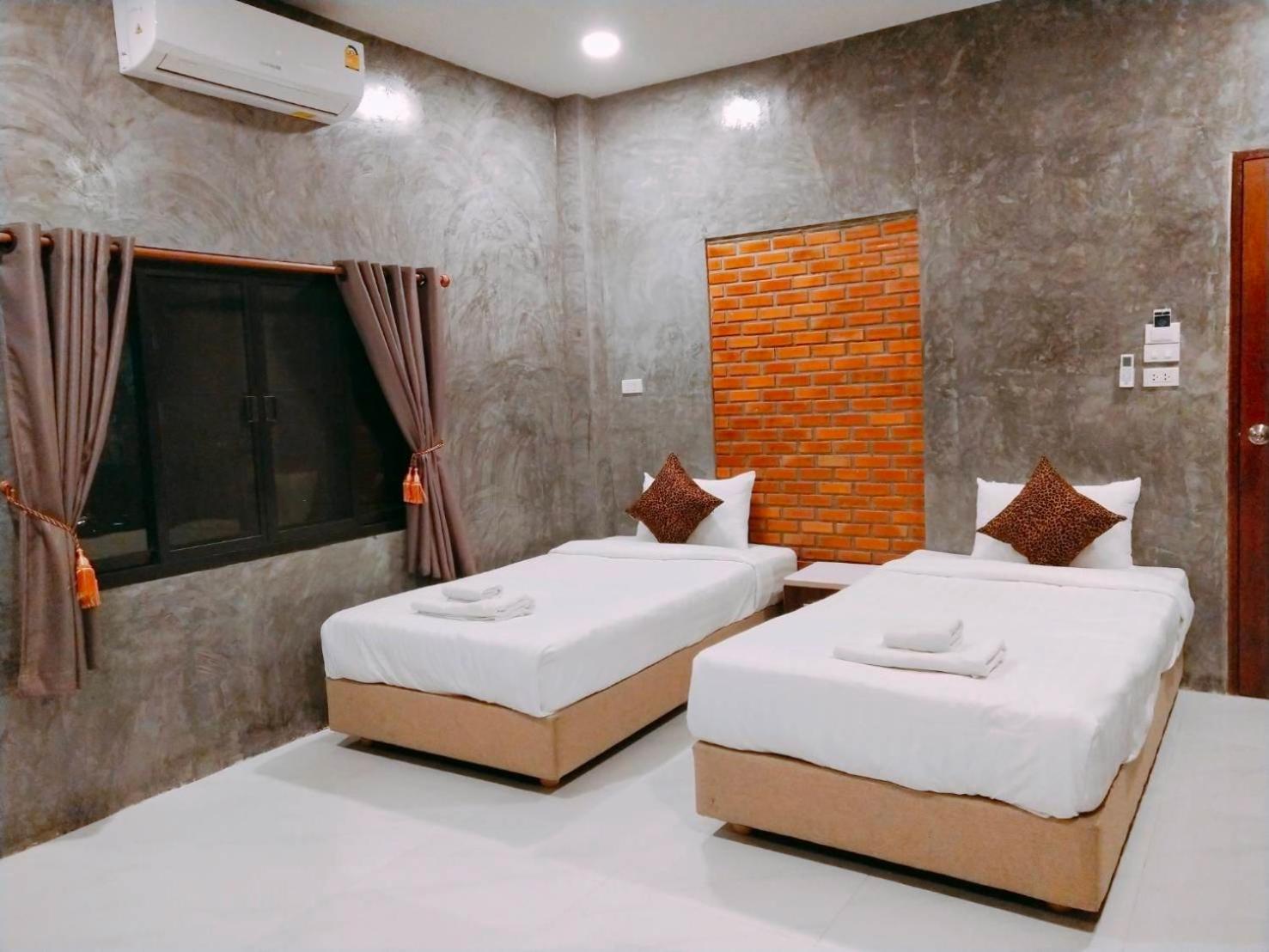 Deluxe Twin Room - Photo 12