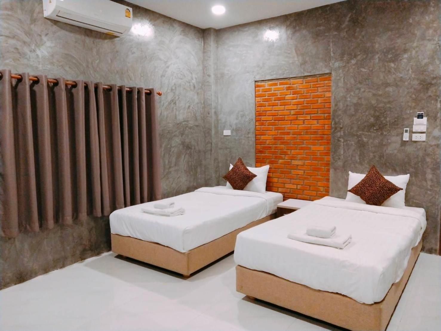 Deluxe Twin Room - Photo 11