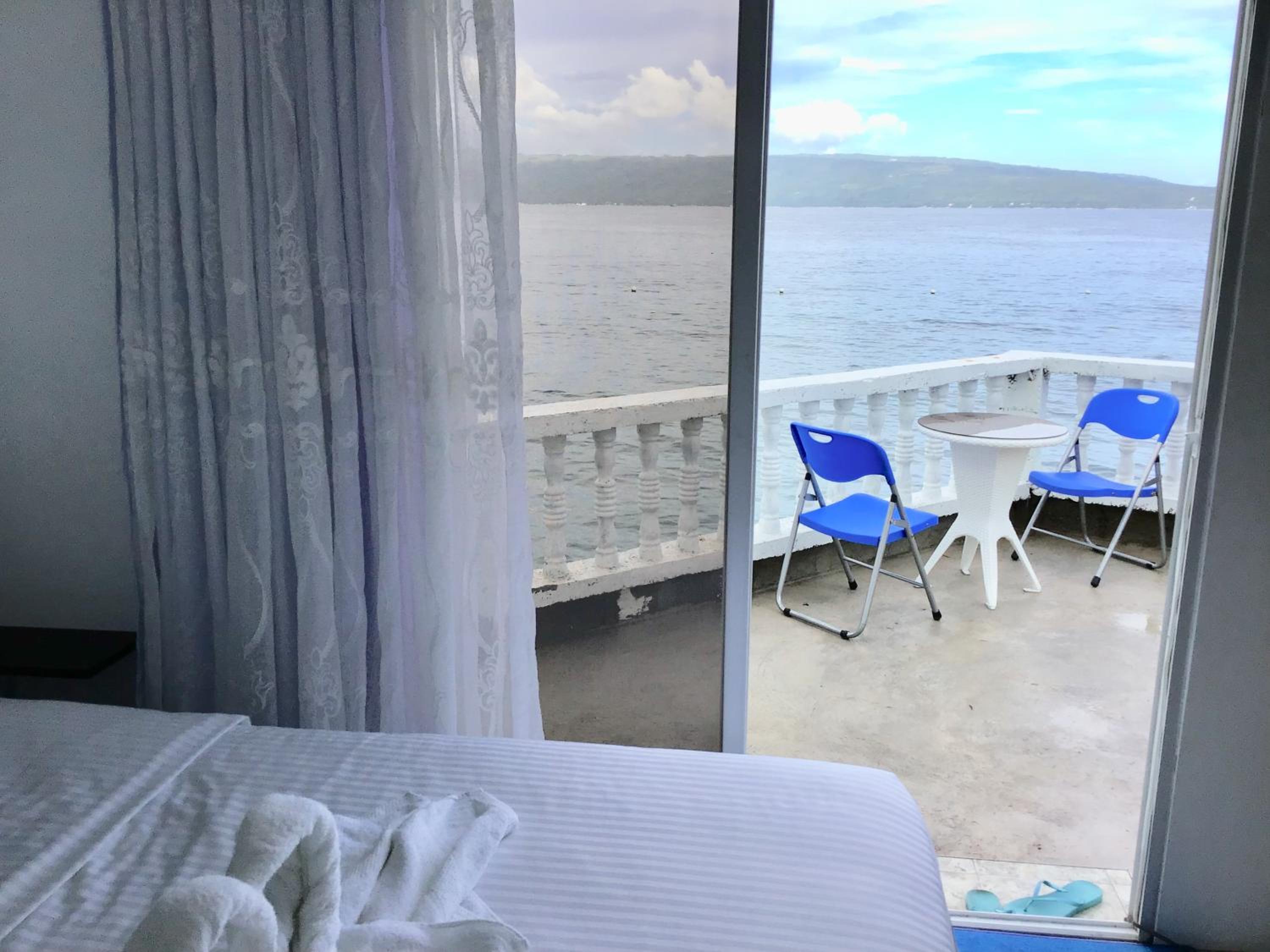 Queen Room with Sea View - Photo 17