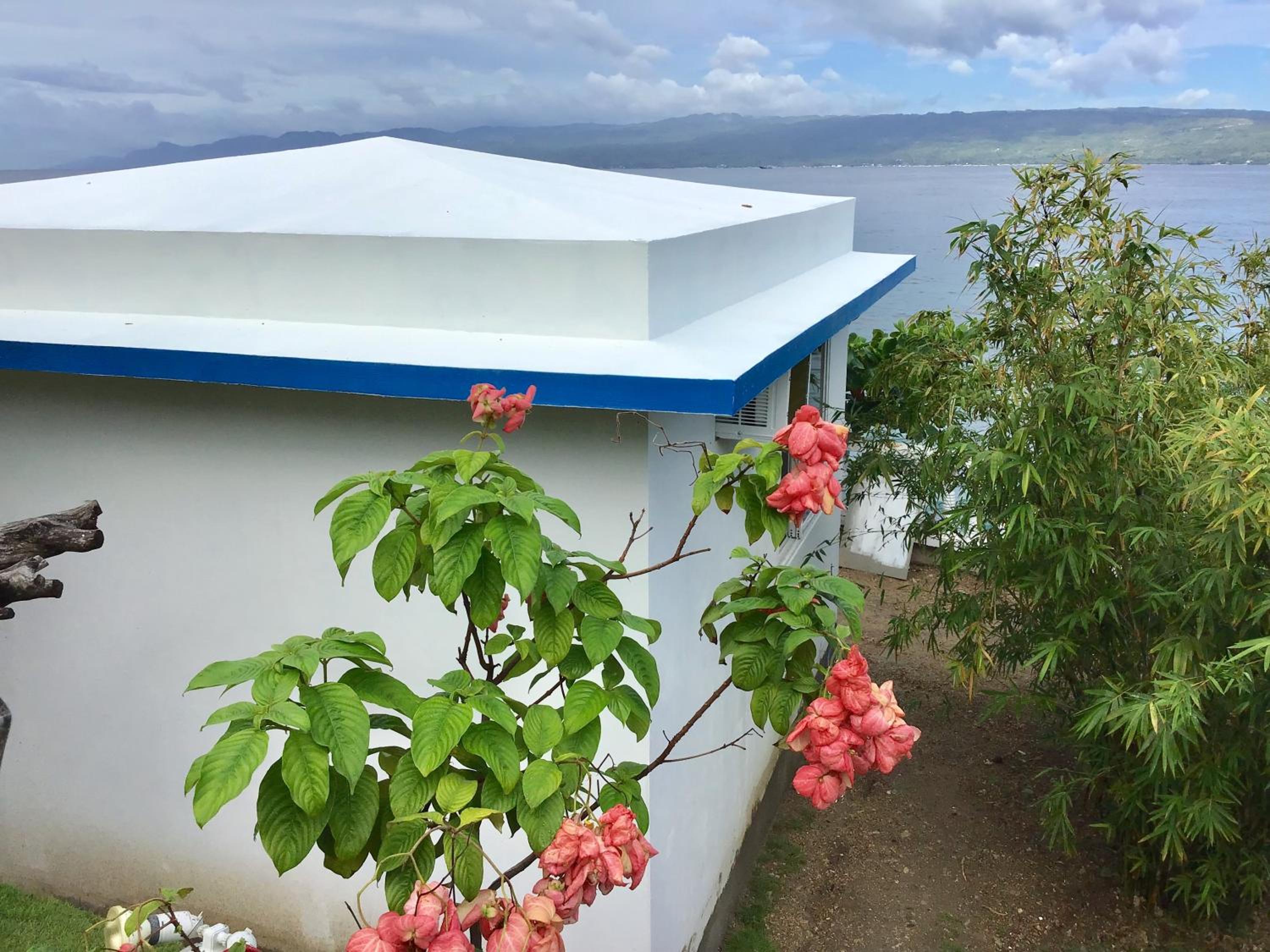 Queen Room with Sea View - Photo 22
