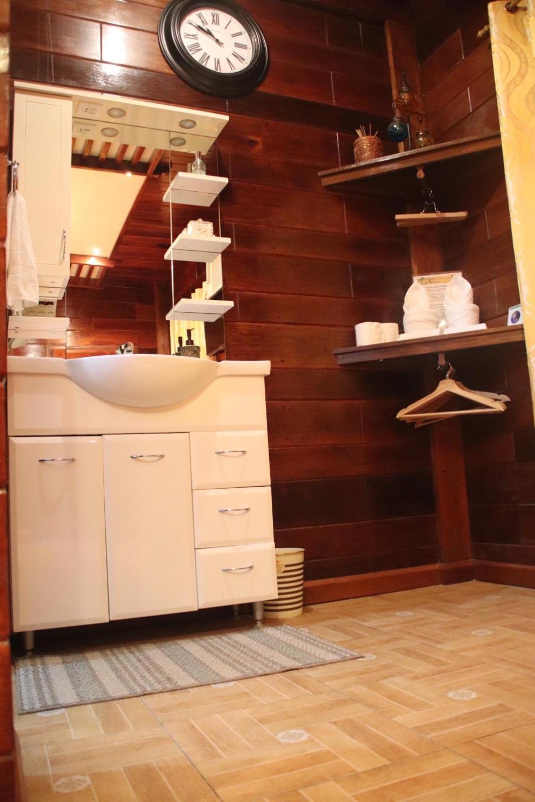 Deluxe Suite - Photo 12
