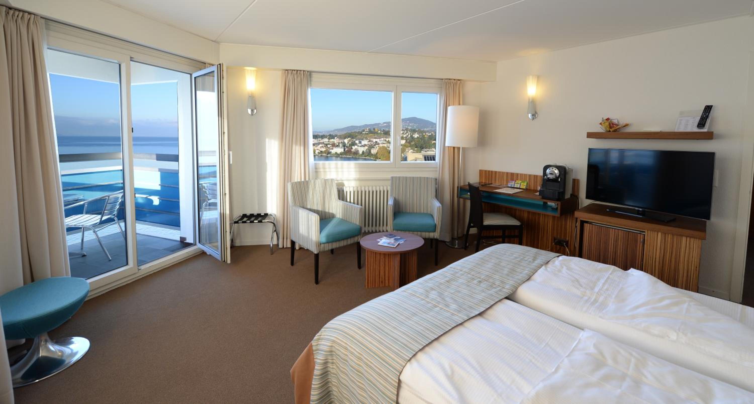  Panorama Room – lake view and balcony - Photo 4