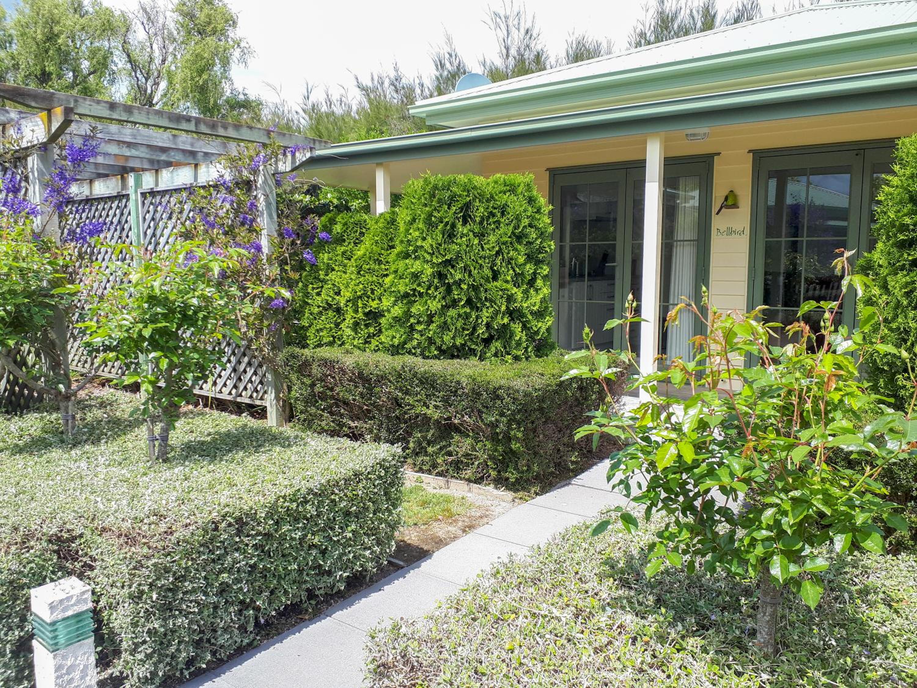 Deluxe Two-Bedroom Cottage photo 2