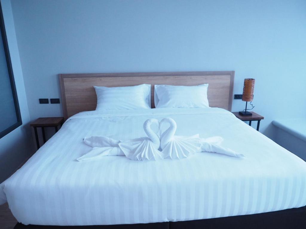 Double Room with Pool View - Photo 5