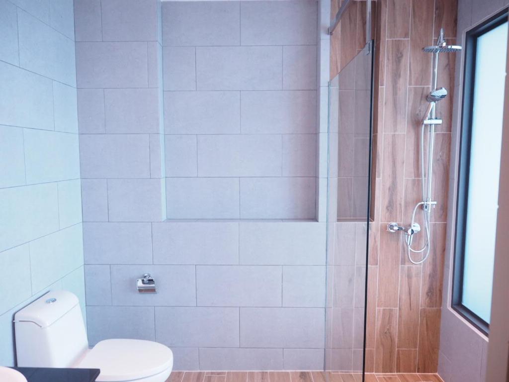 Double Room with Pool View - Photo 6