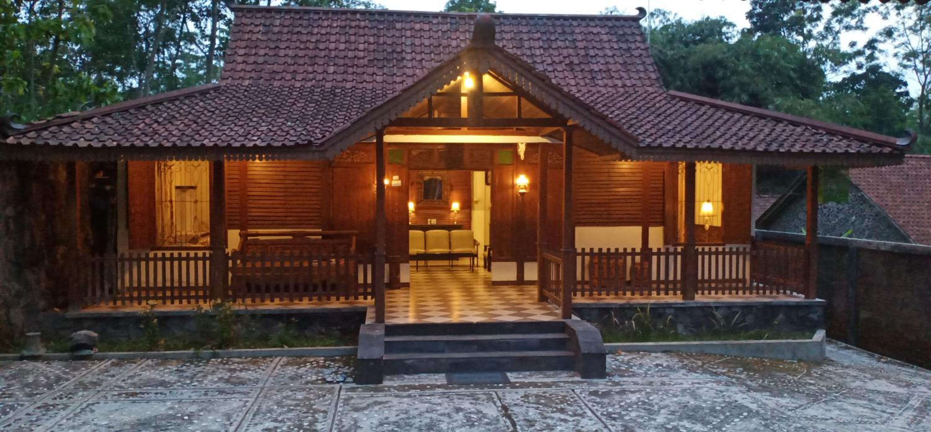 Four-Bedroom House - Photo 4