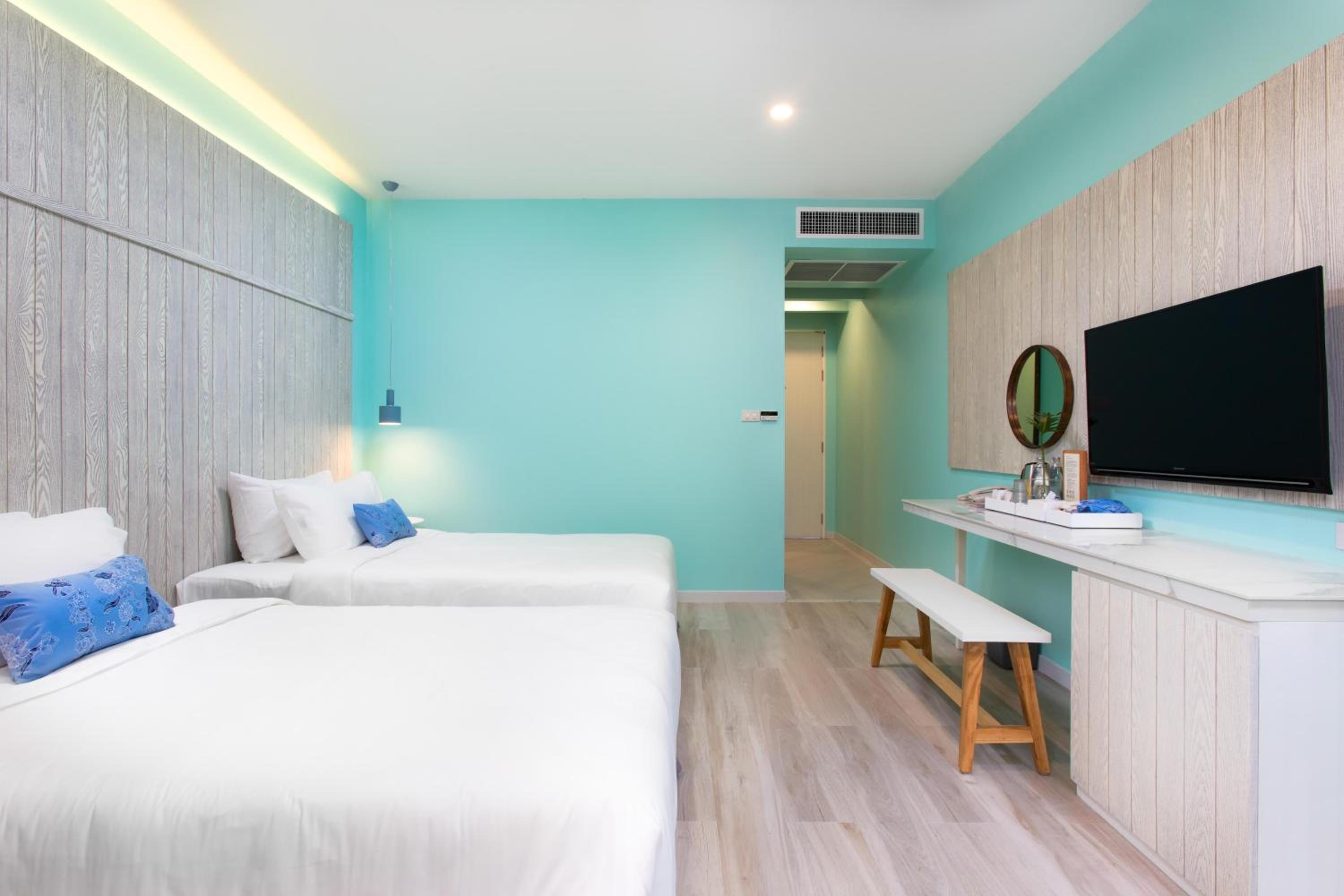 Twin Room with Balcony - Photo 4