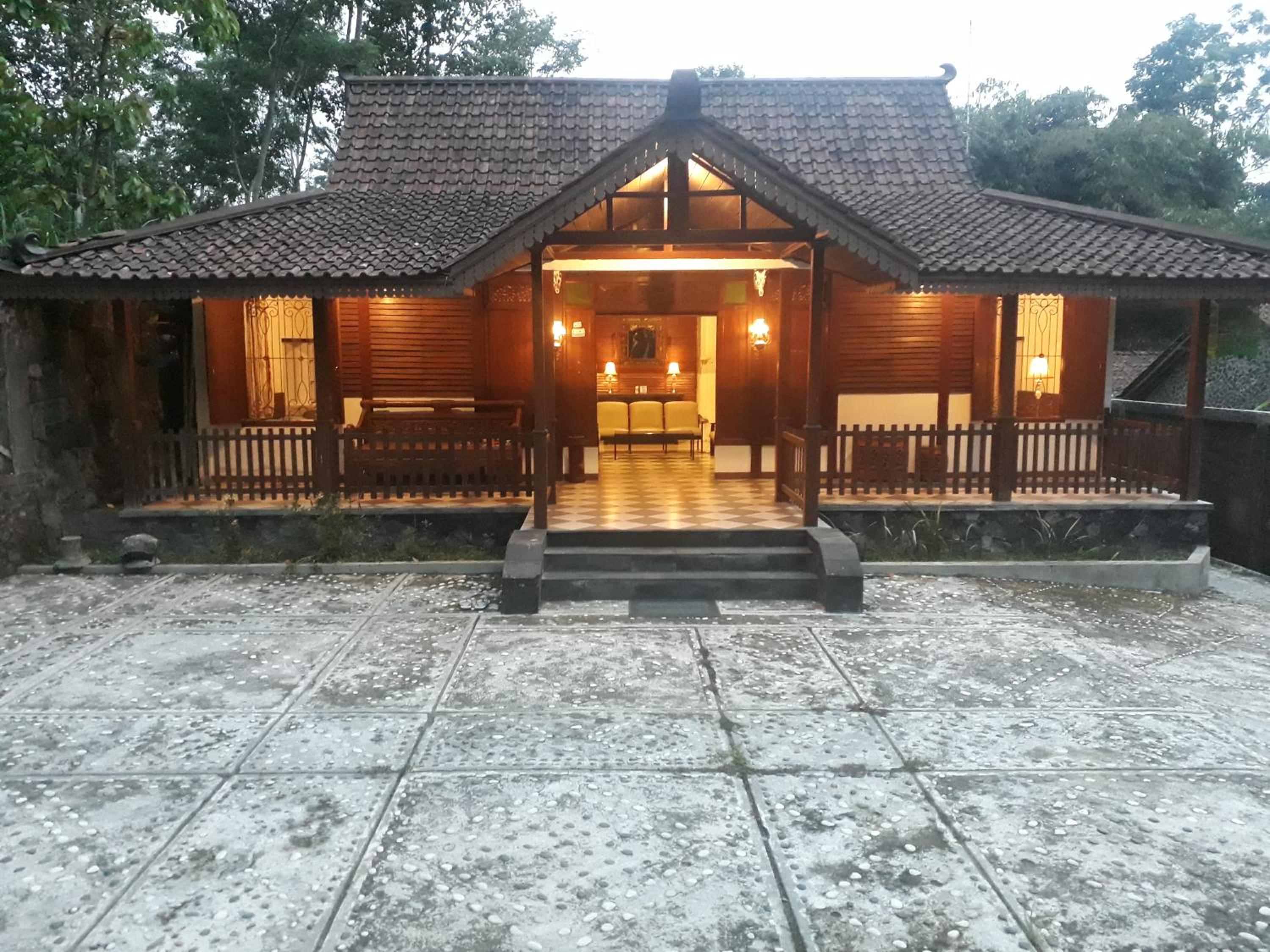 Four-Bedroom House - Photo 2