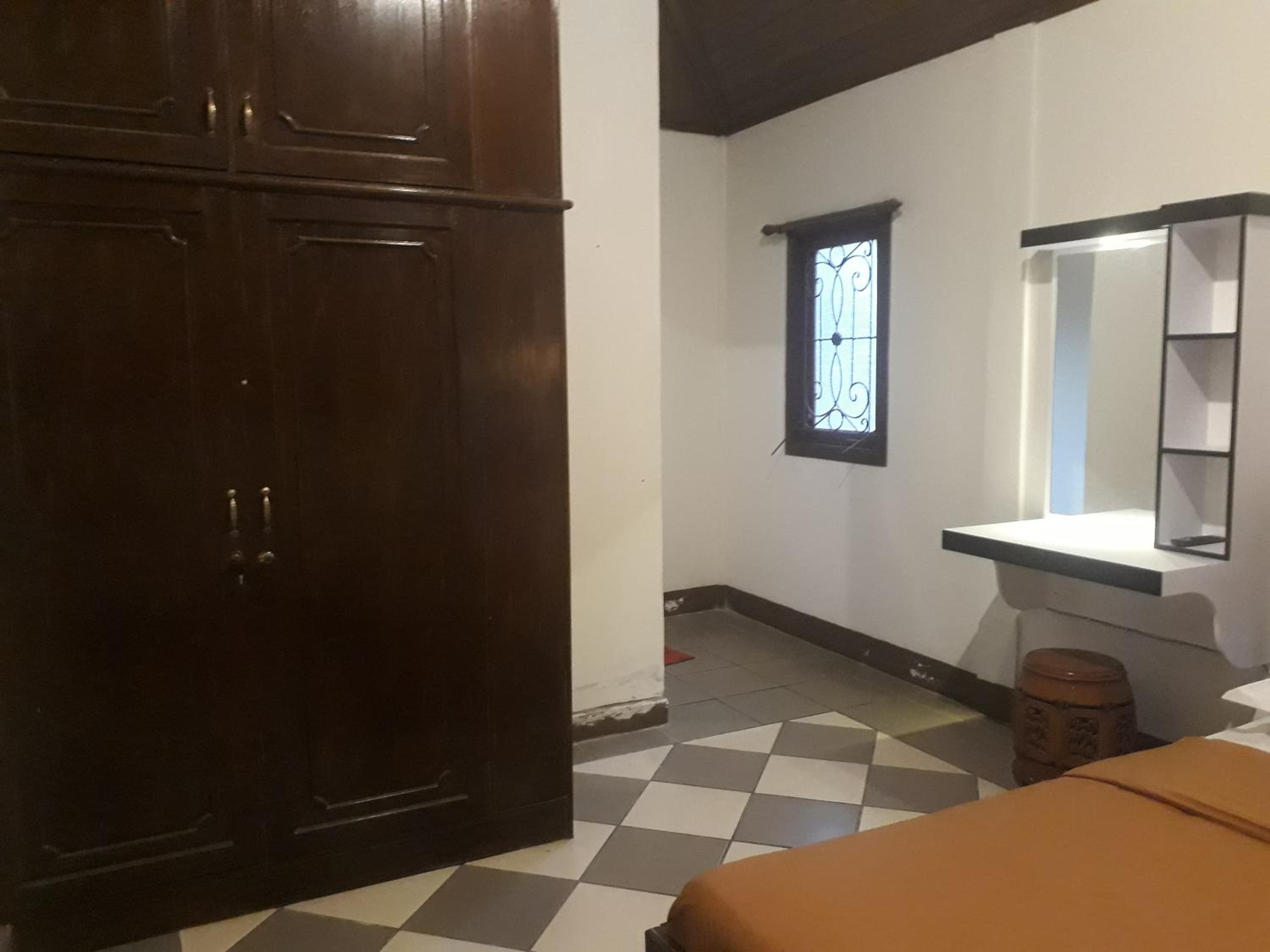 Four-Bedroom House - Photo 6