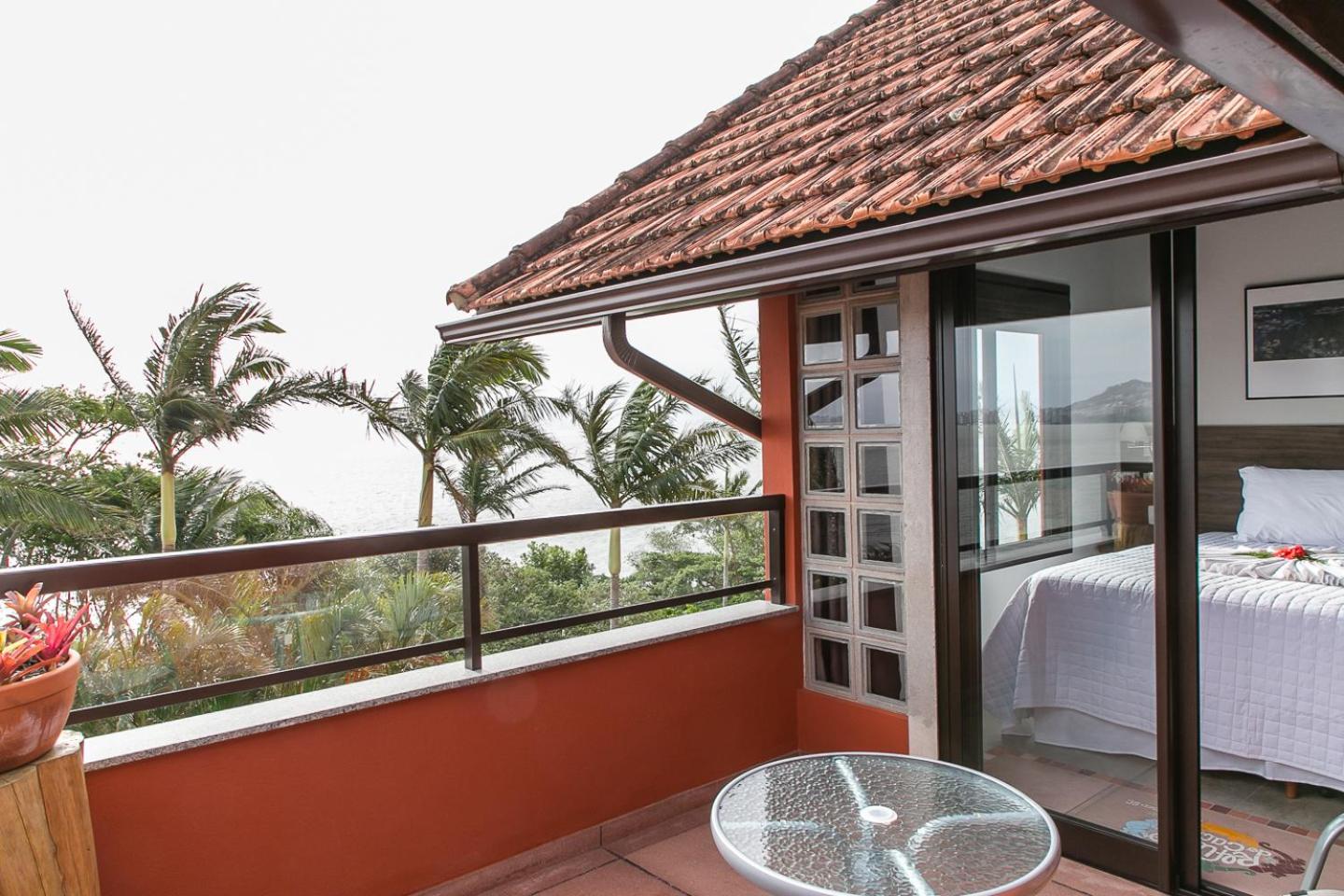 Deluxe Suite with Sea View - Photo 7