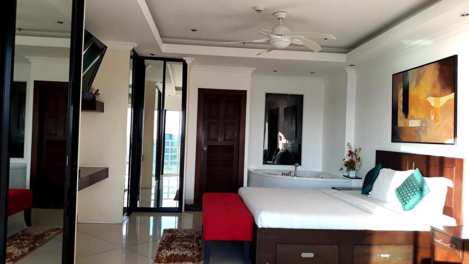 Family Room with Sea View - Photo 3