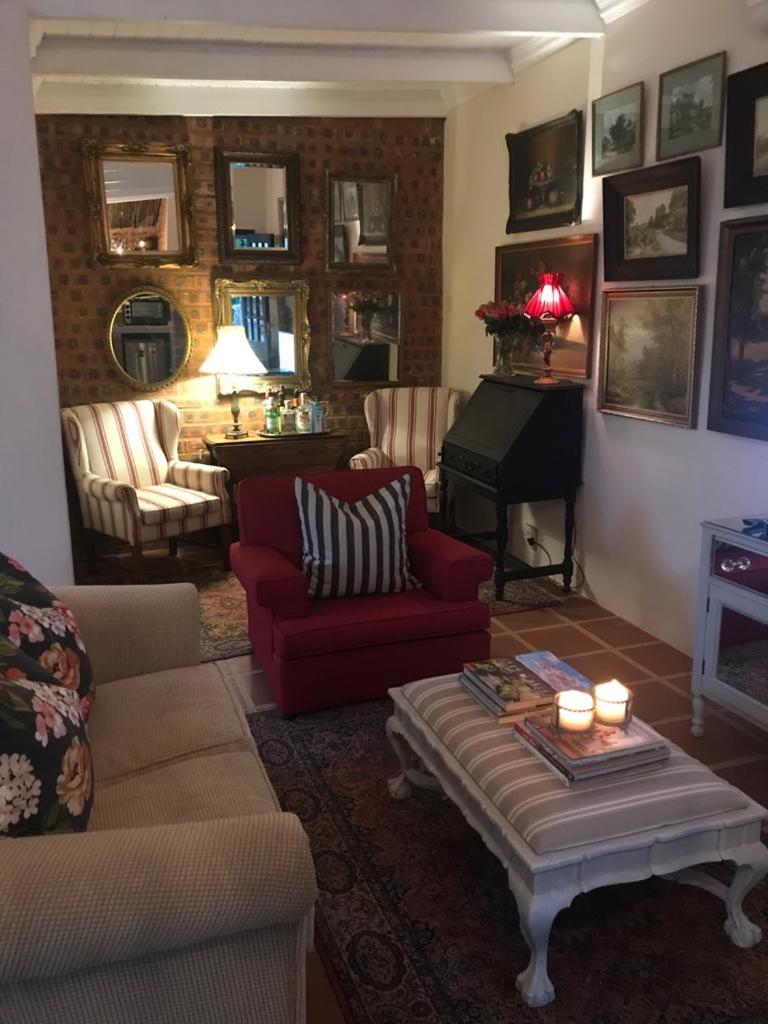 Studio Apartment photo 1