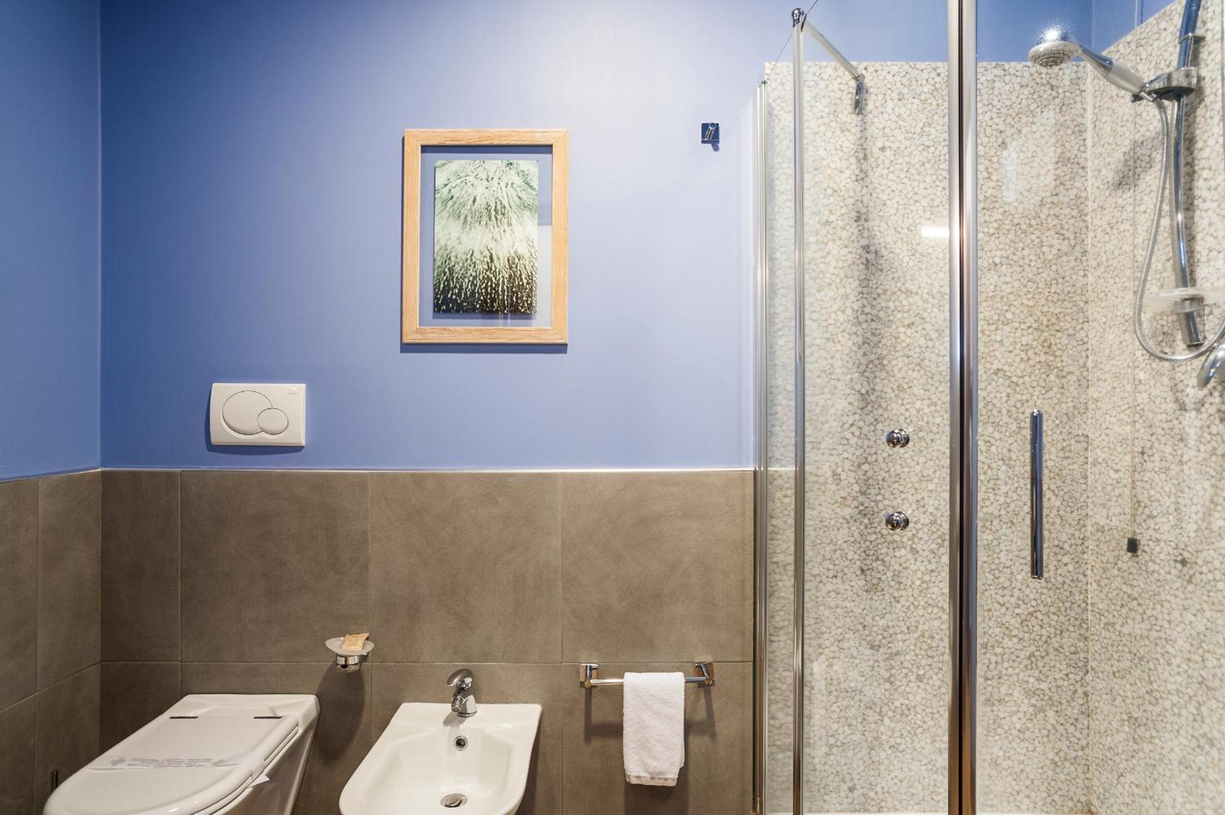 Triple Room - Photo 17