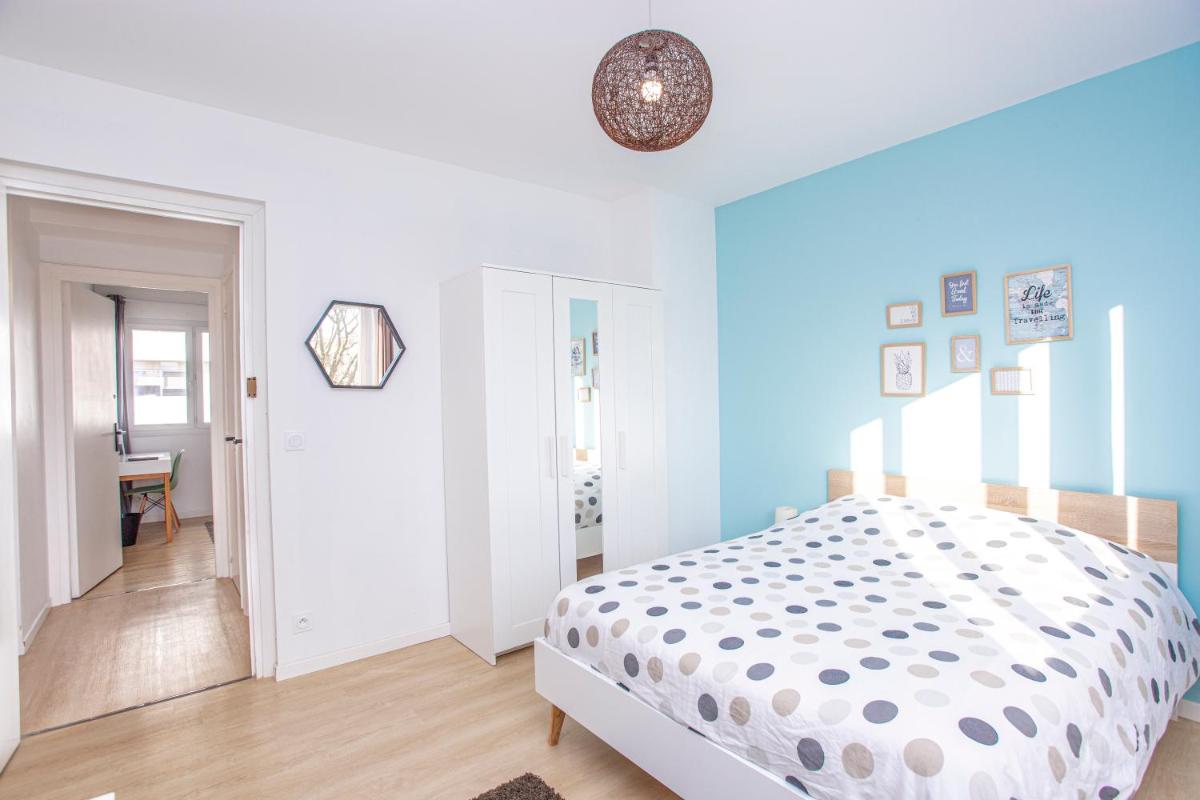 Apartment with Balcony - Photo 19