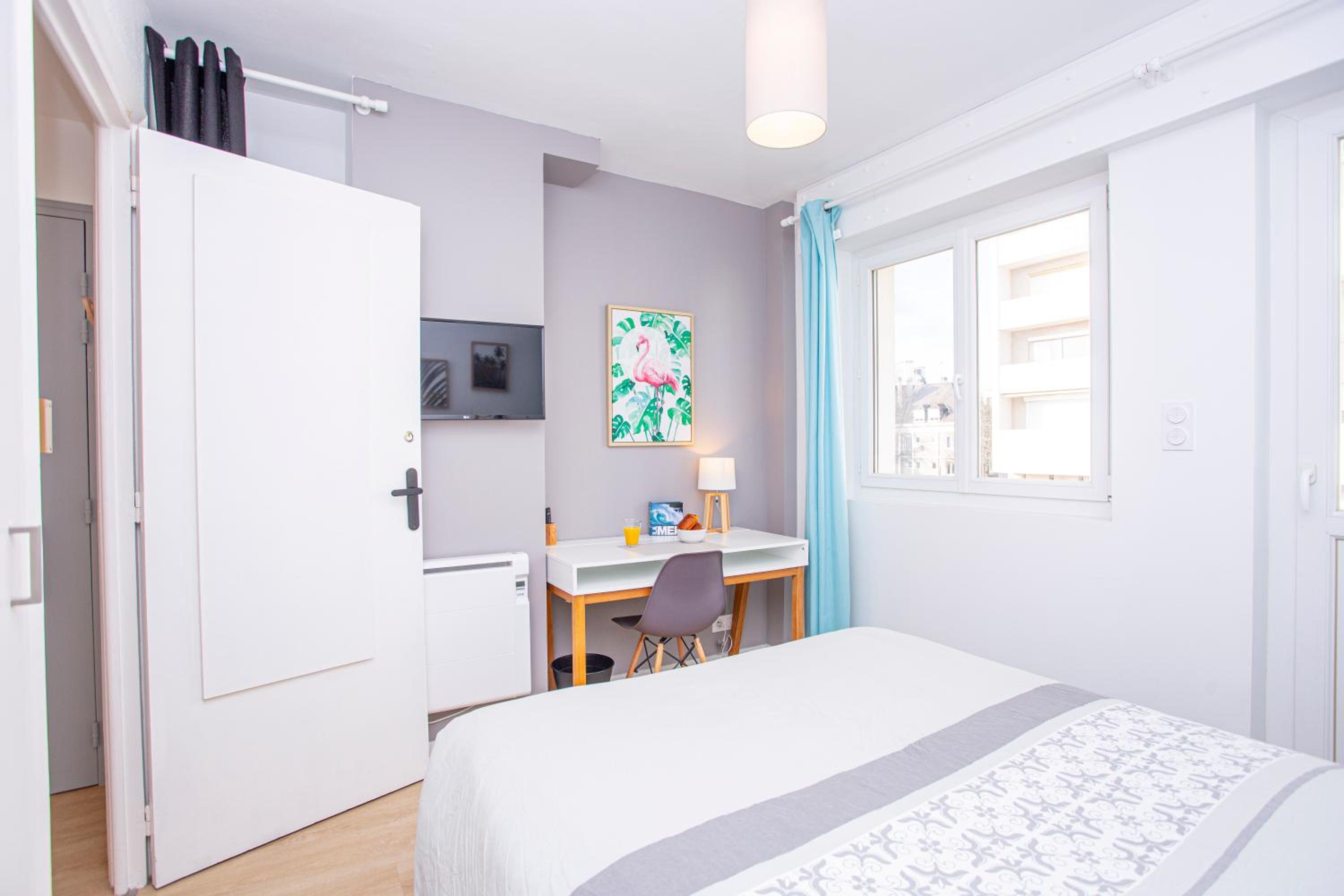 Apartment with Balcony - Photo 13