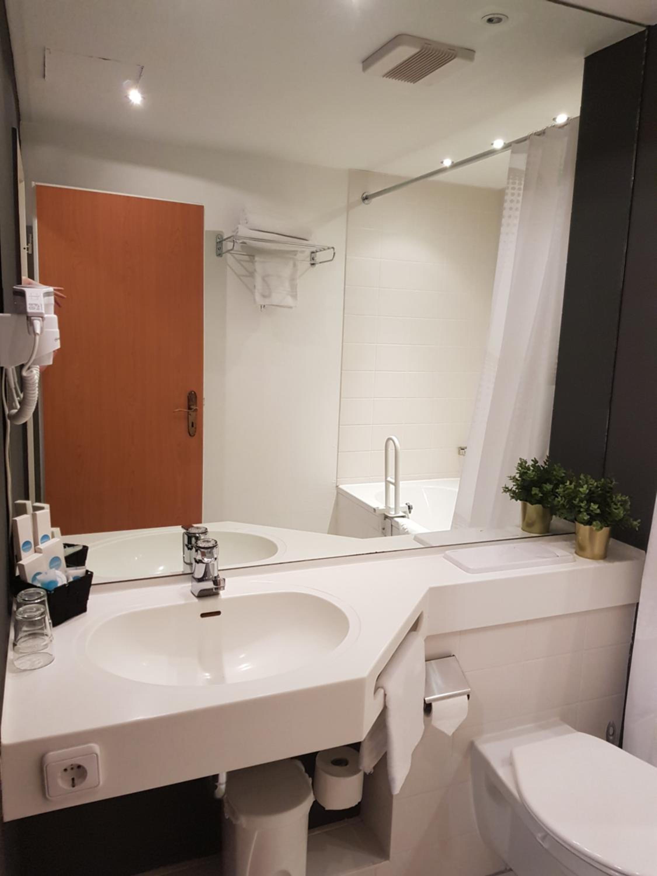 Double Room - Photo 23