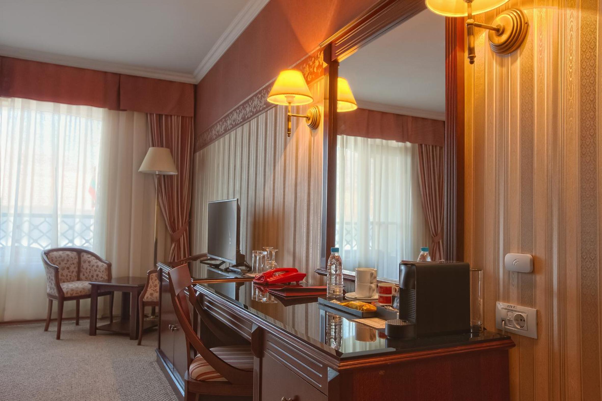 Deluxe Double Room - Photo 12