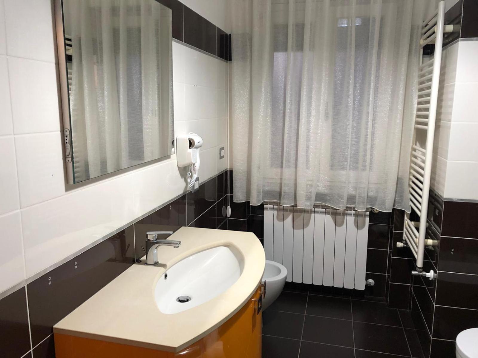 Deluxe Double Room with Balcony - Photo 3