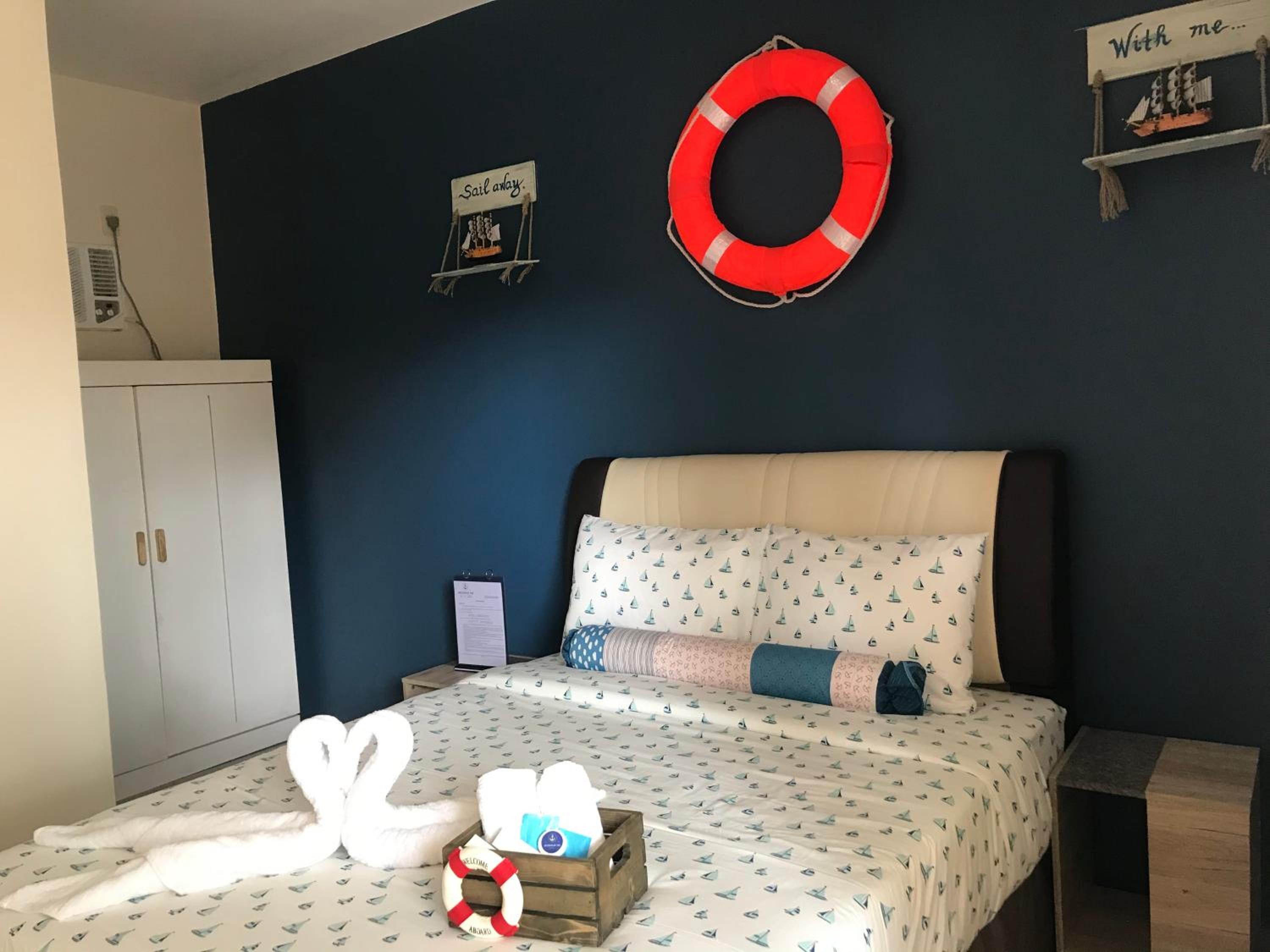 Deluxe Queen Room - Photo 10
