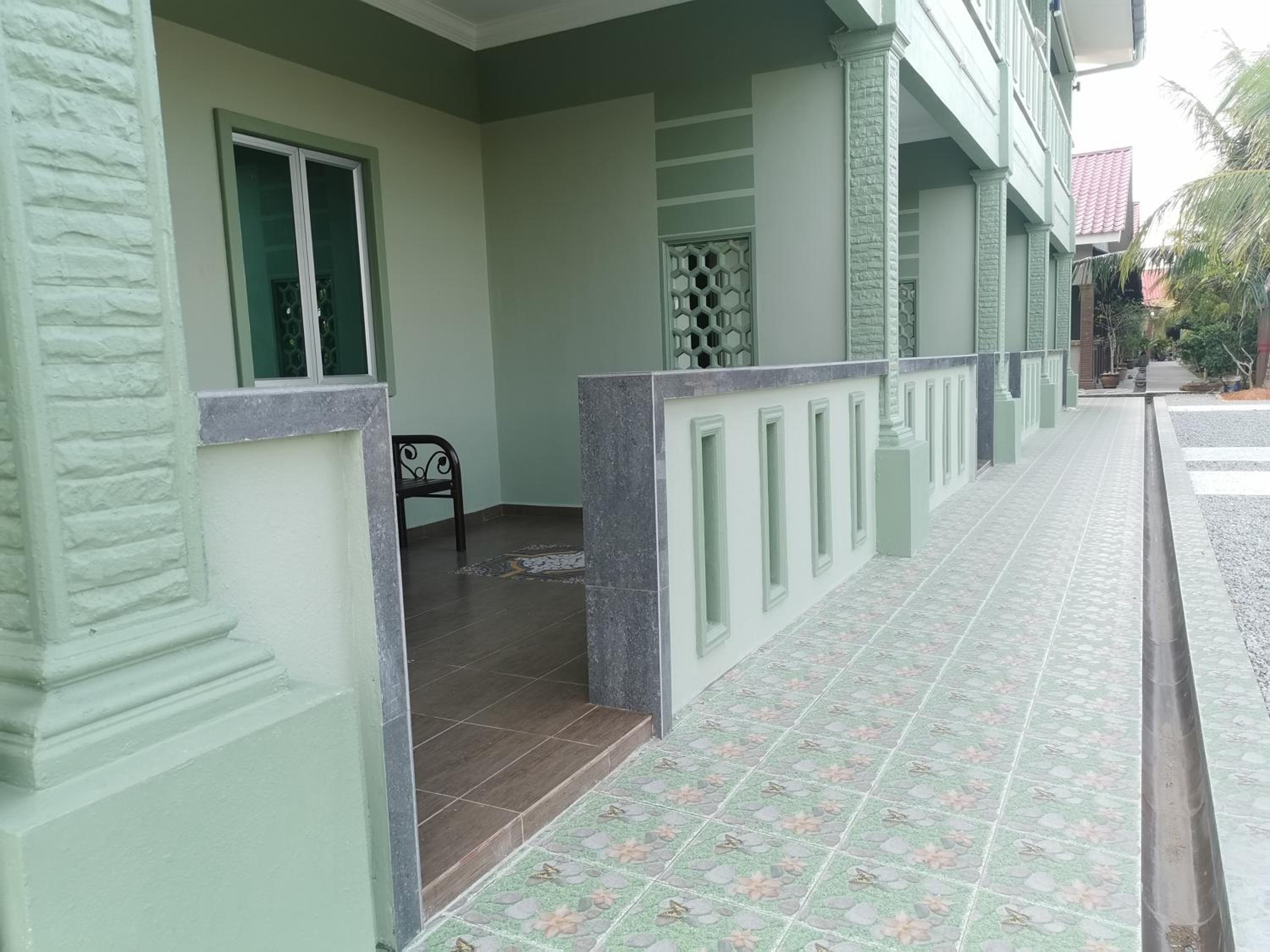 King Room with Pool View - Photo 22