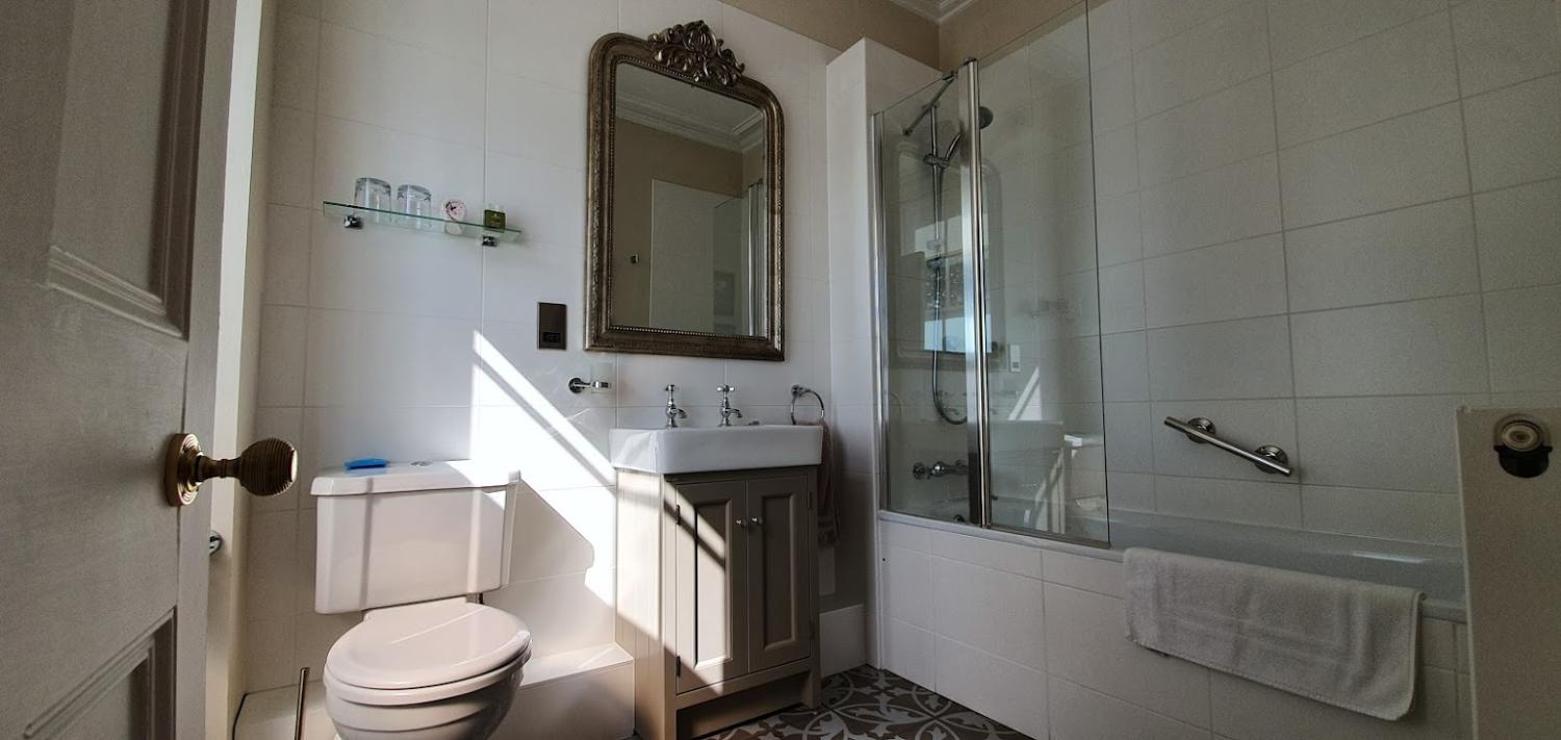 Double Room with Private Bathroom photo 2