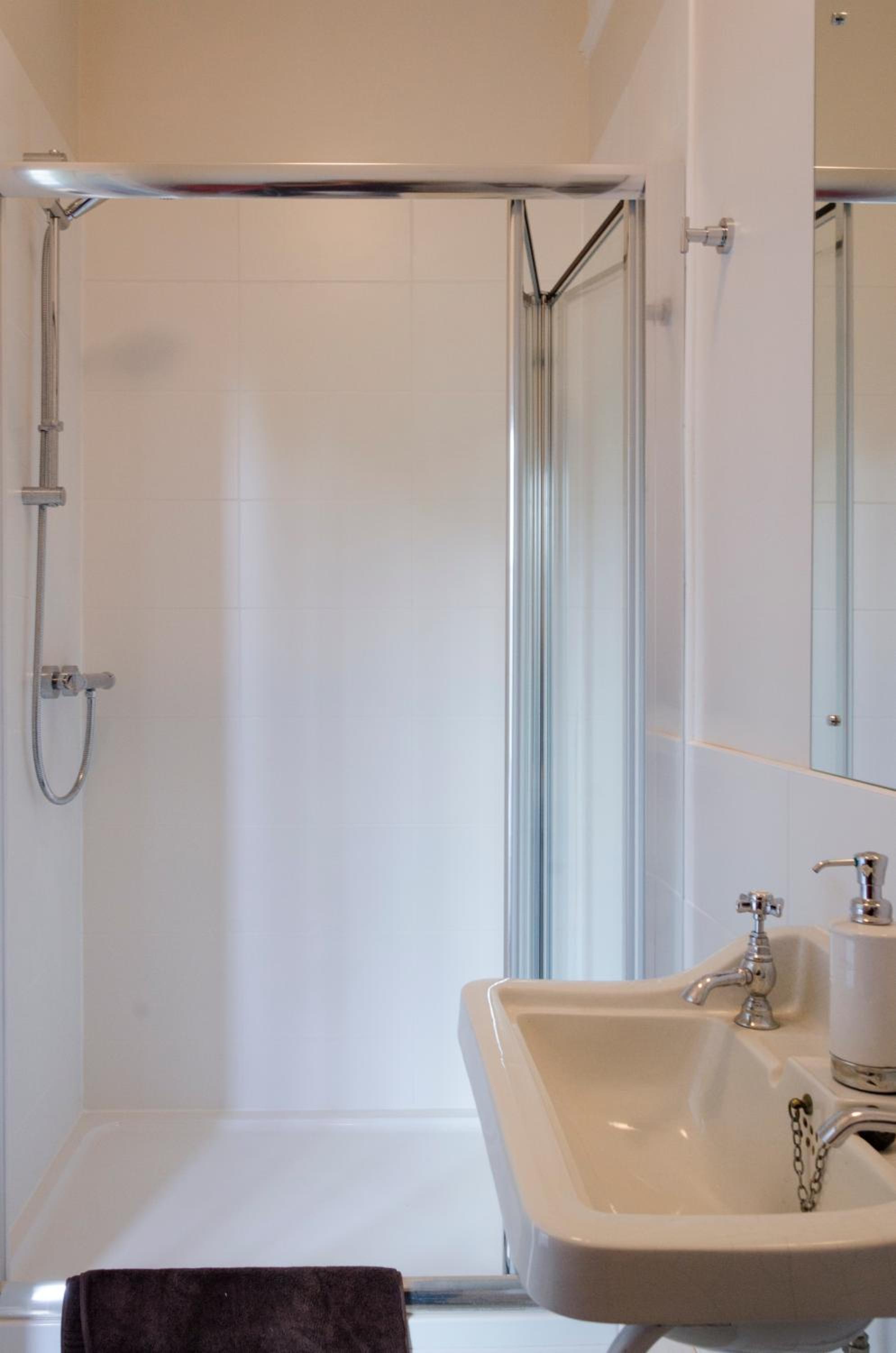 Twin Room with Shower photo 3