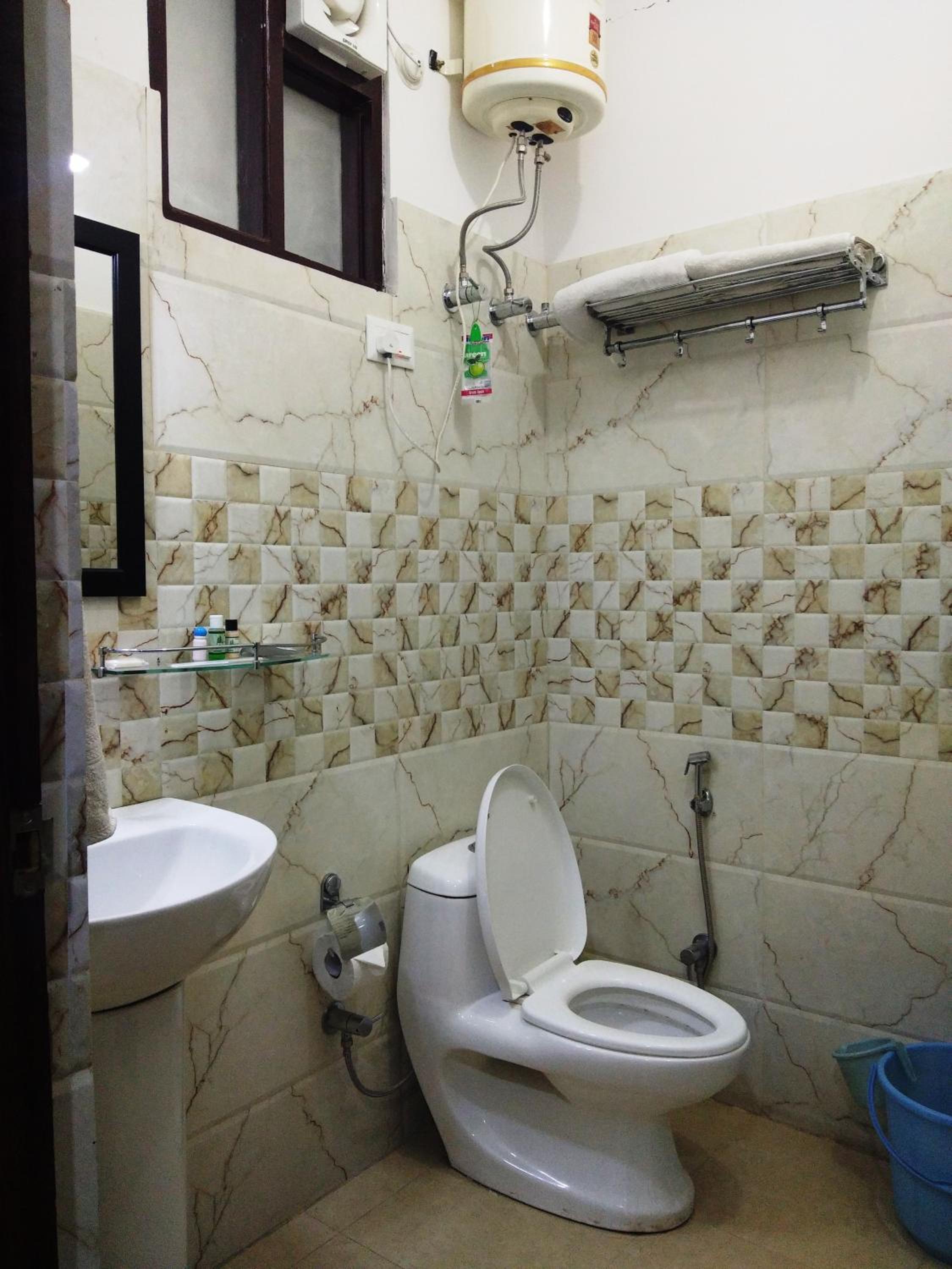 Deluxe Room - Photo 9