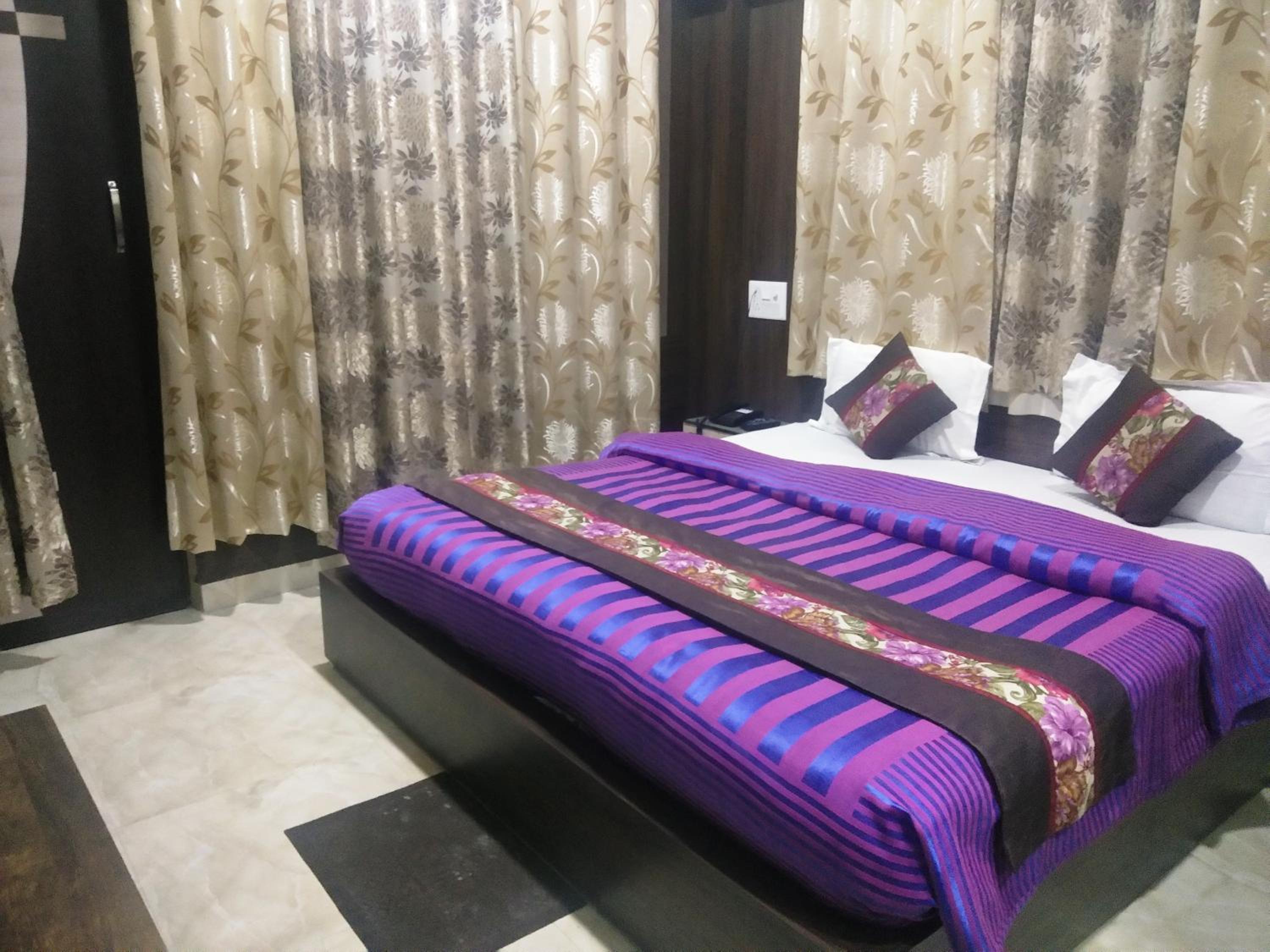 Deluxe Room - Photo 5