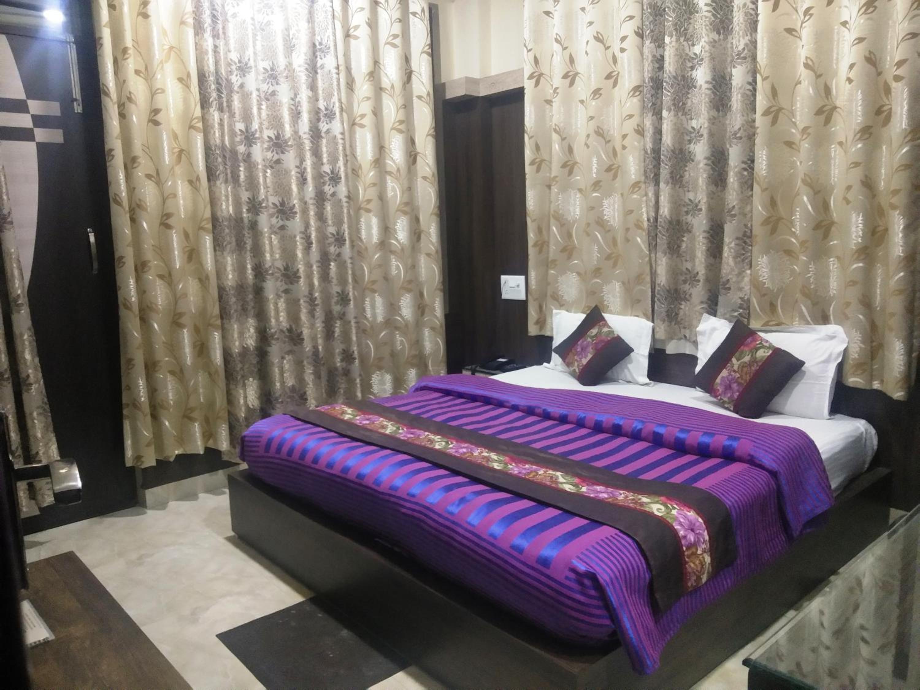Deluxe Room - Photo 14