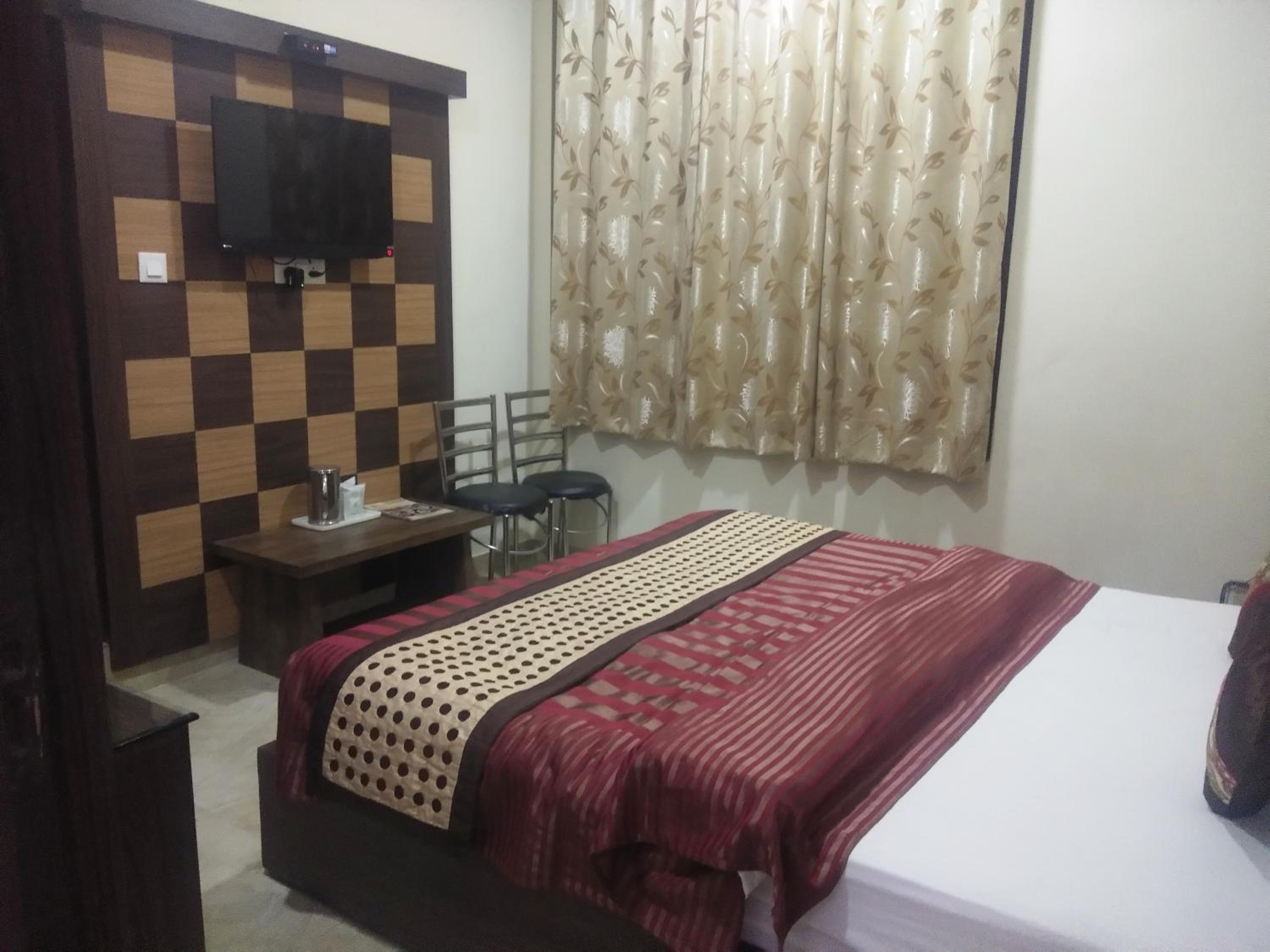 Deluxe Room - Photo 15