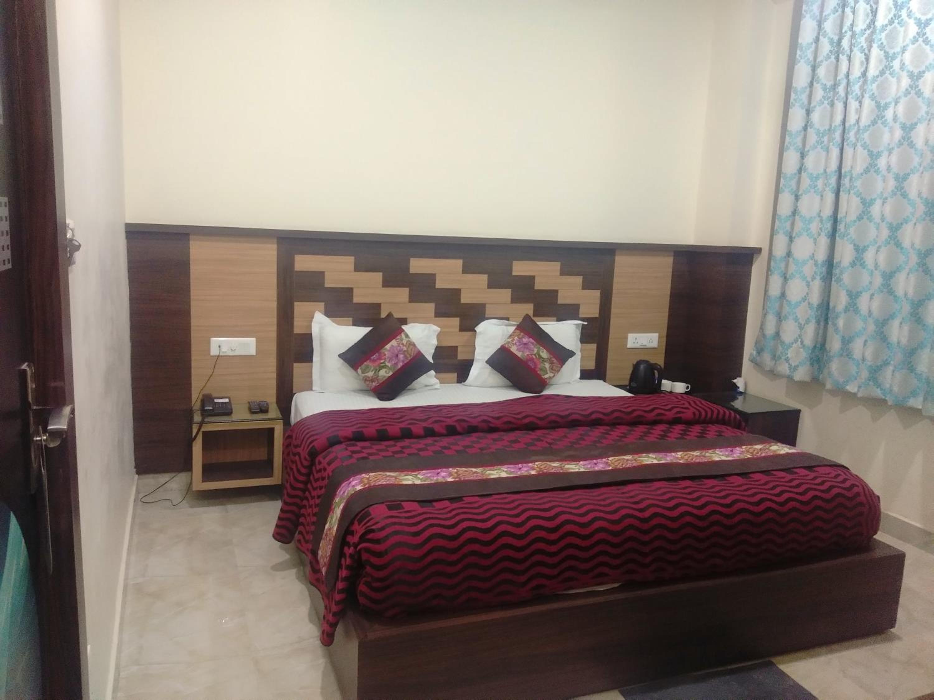 Deluxe Room - Photo 16